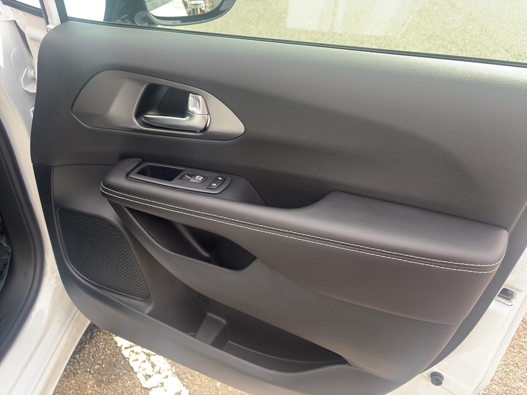 2026 Chrysler Pacifica Select - Photo 20