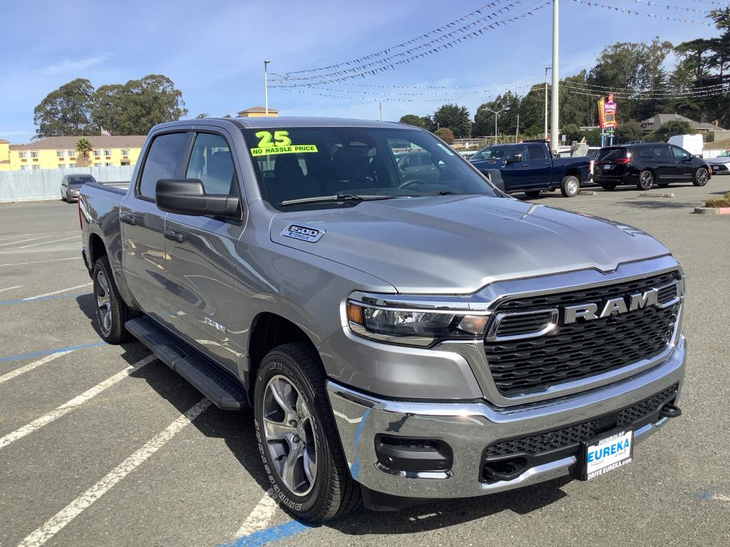 2025 Ram 1500 Tradesman photo 3