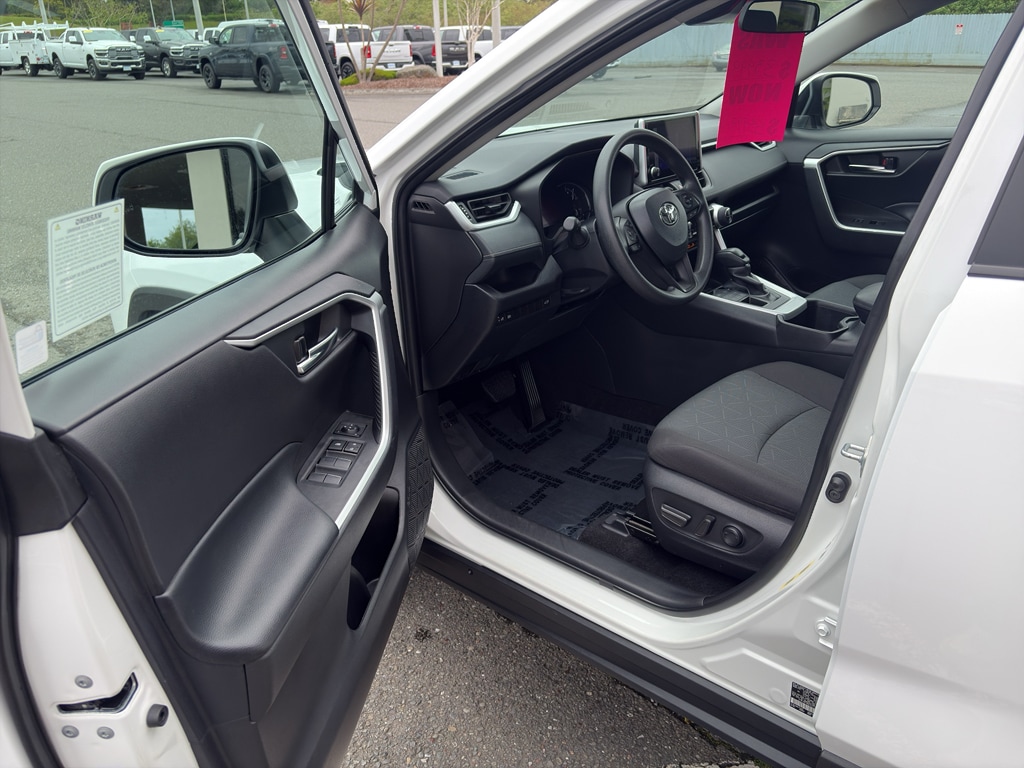 Used 2024 Toyota RAV4 XLE SUV
