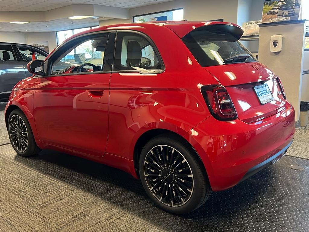 2024 Fiat 500e Red photo 3