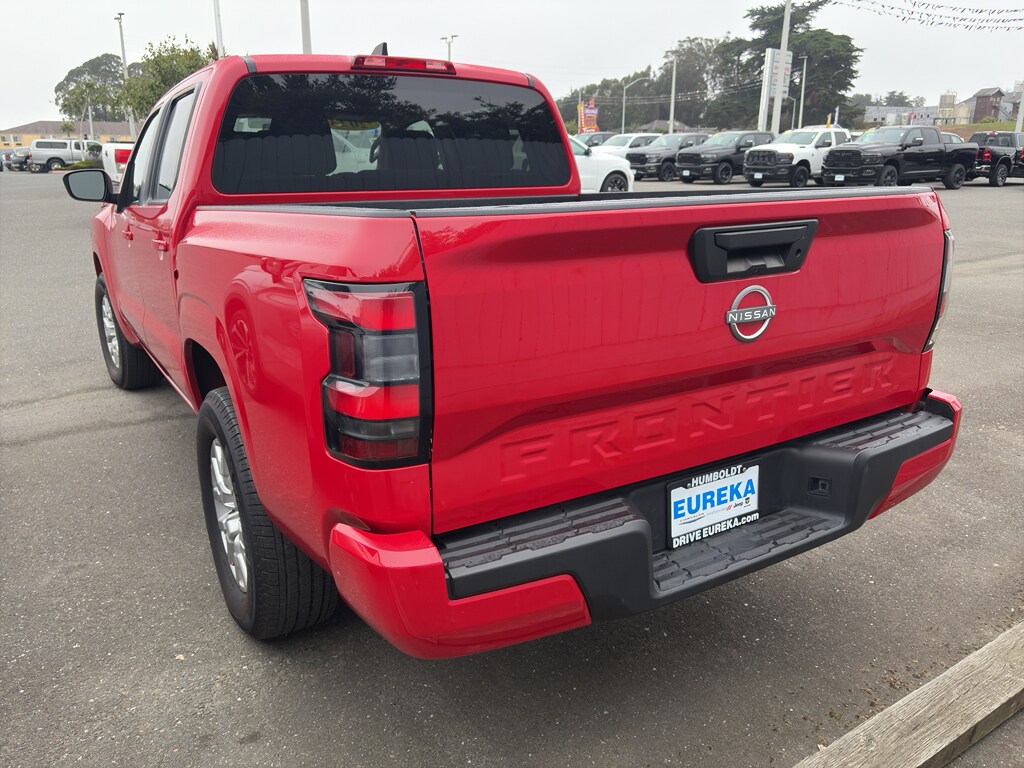 2023 Nissan Frontier SV photo 3