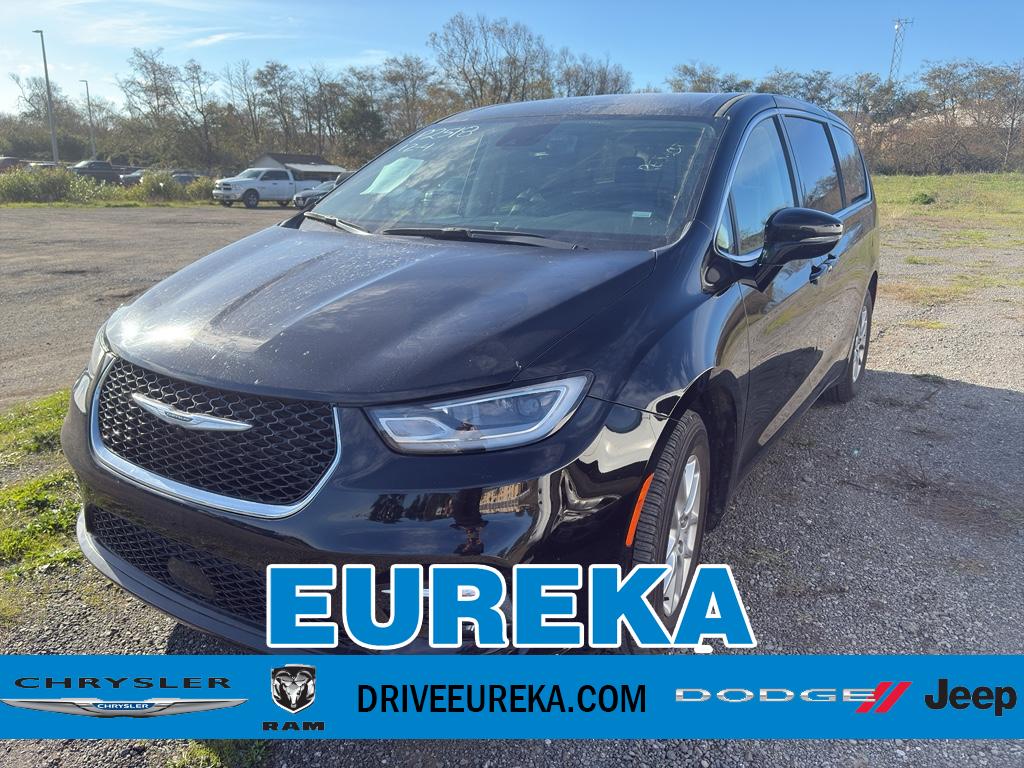 2024 Chrysler Pacifica Touring L's photo