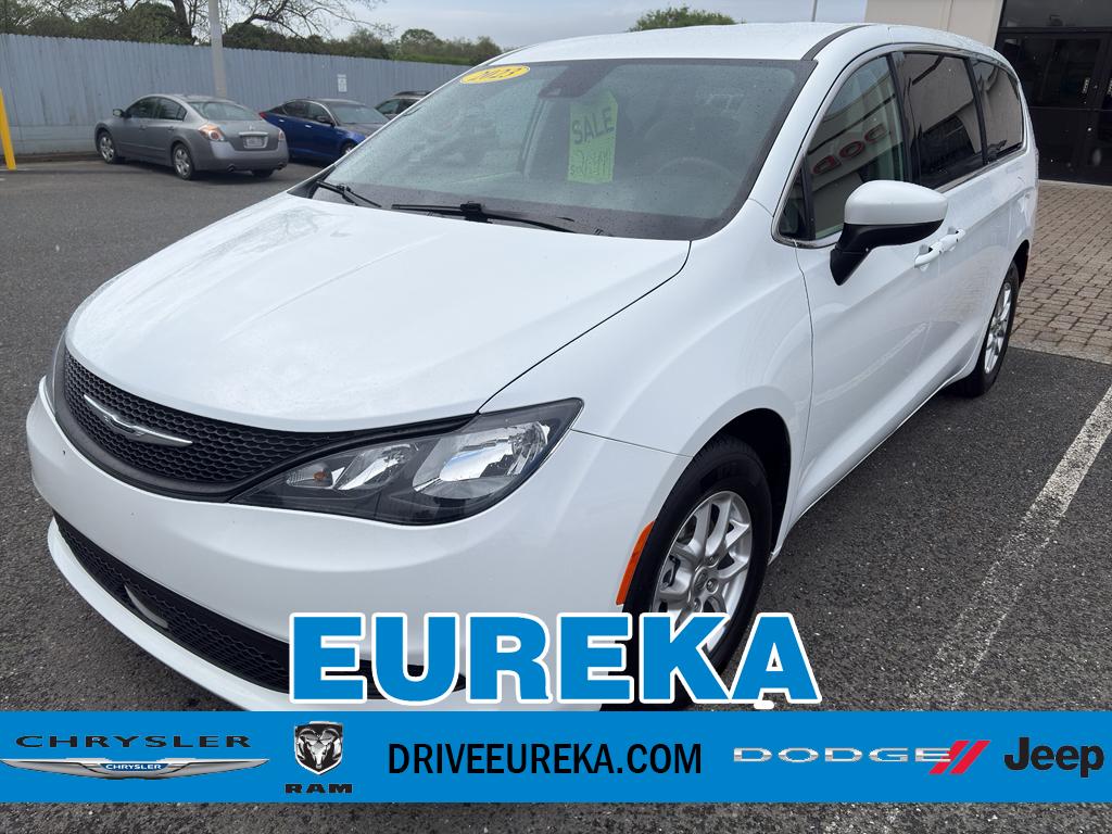 2023 Chrysler Voyager LX's photo