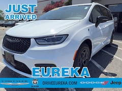 2025 Chrysler Pacifica Plug-In Hybrid Select Passenger Van