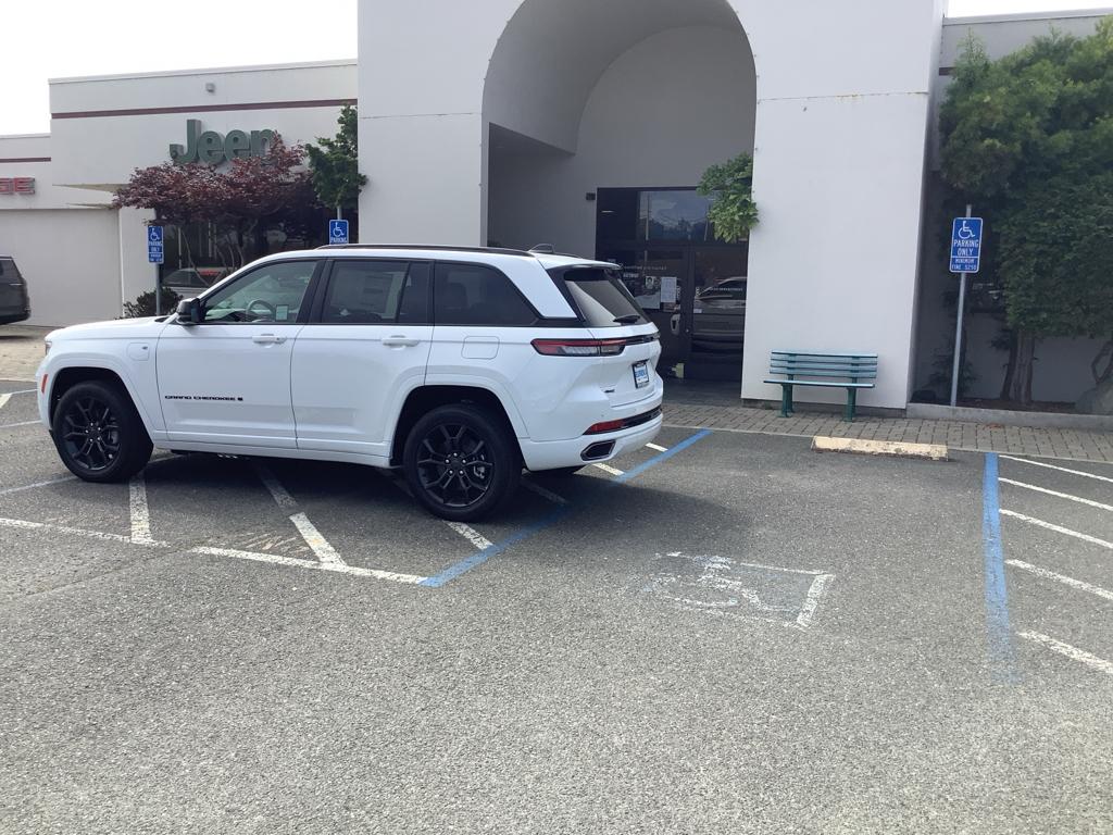 2024 Jeep Grand Cherokee 4xe Base photo 3