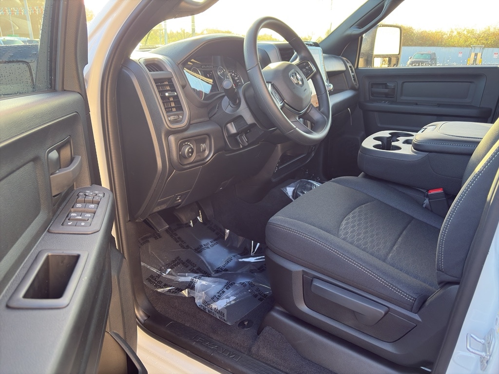 2026 RAM 3500 Tradesman - Photo 6