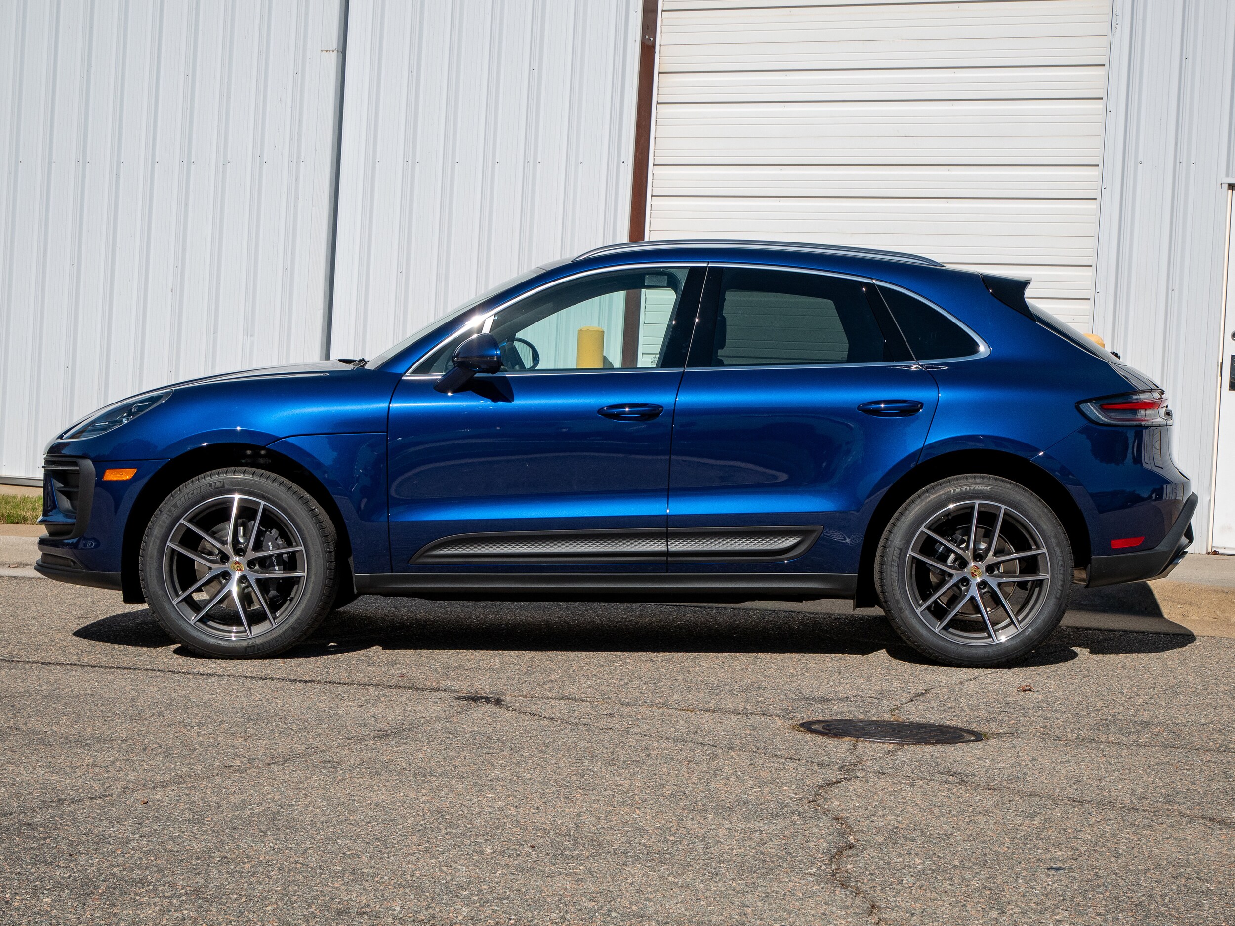 2026 Porsche Macan T photo 2