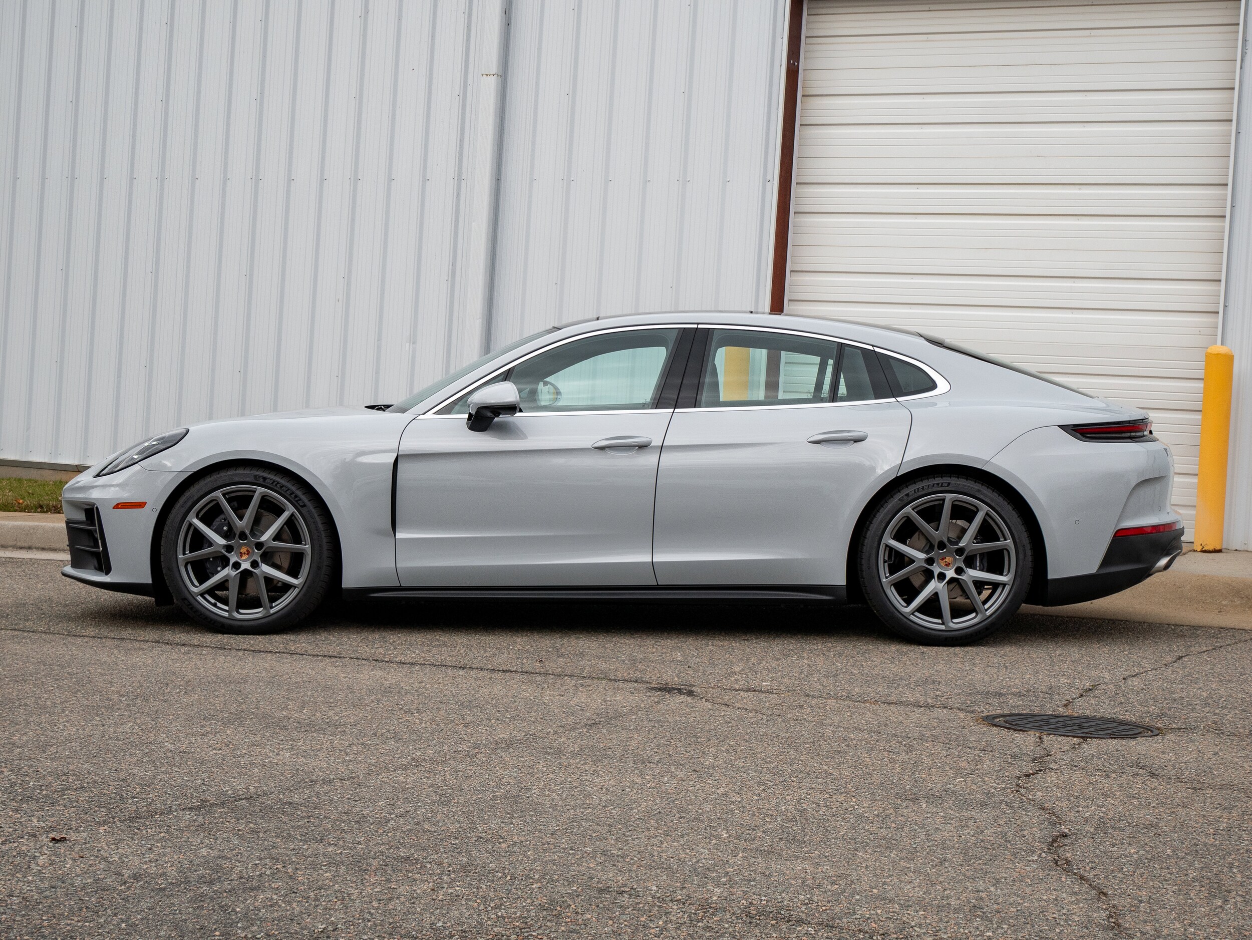 2026 Porsche Panamera 4 photo 2