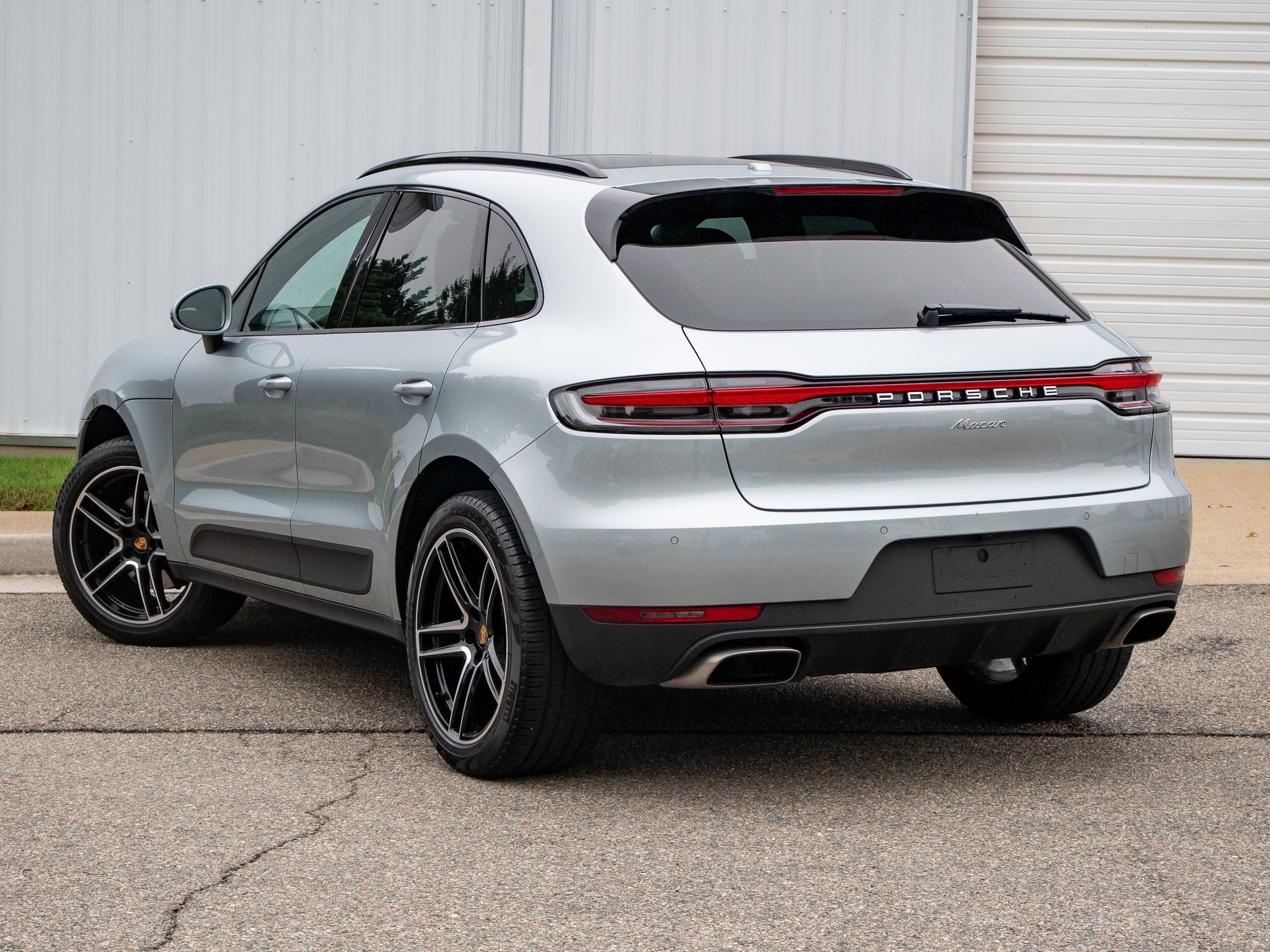 2021 Porsche Macan Base photo 2