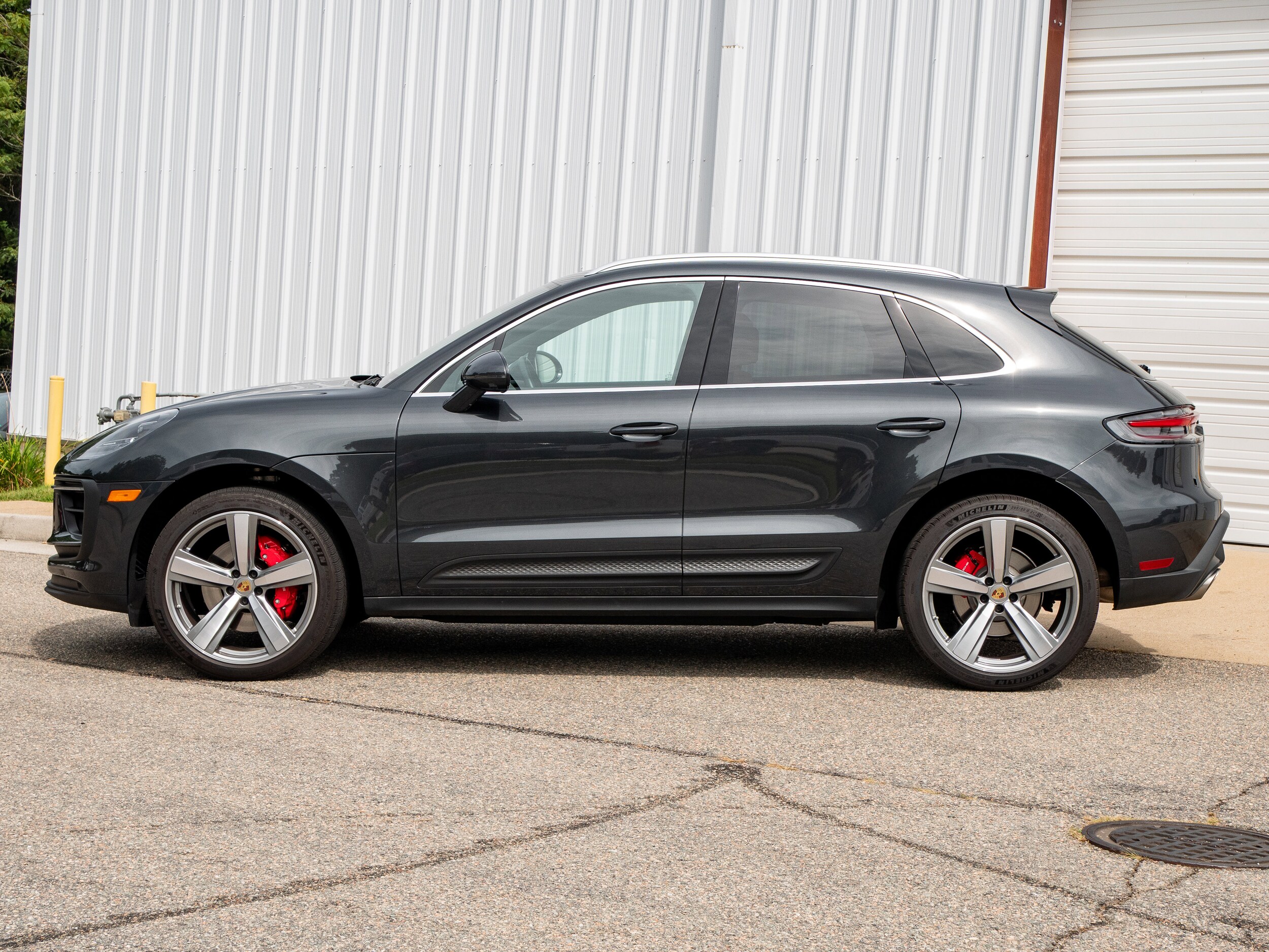 2024 Porsche Macan S photo 2