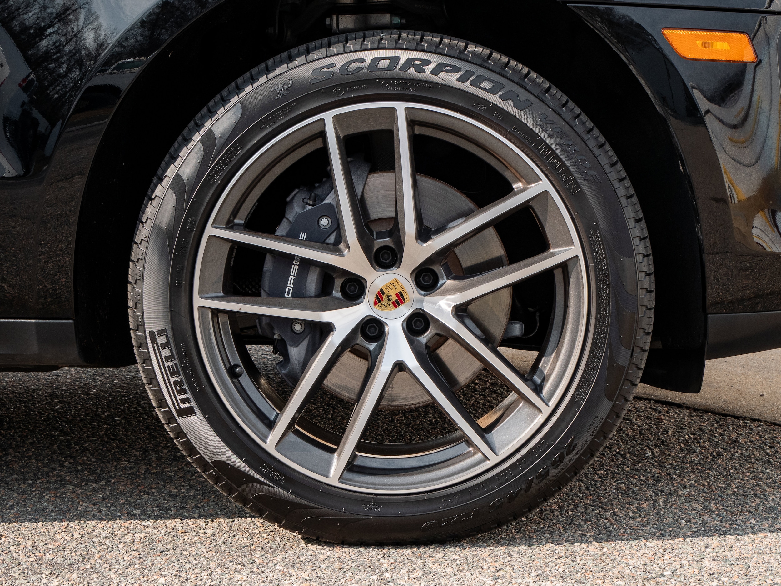 2025 Porsche Macan - Photo 16