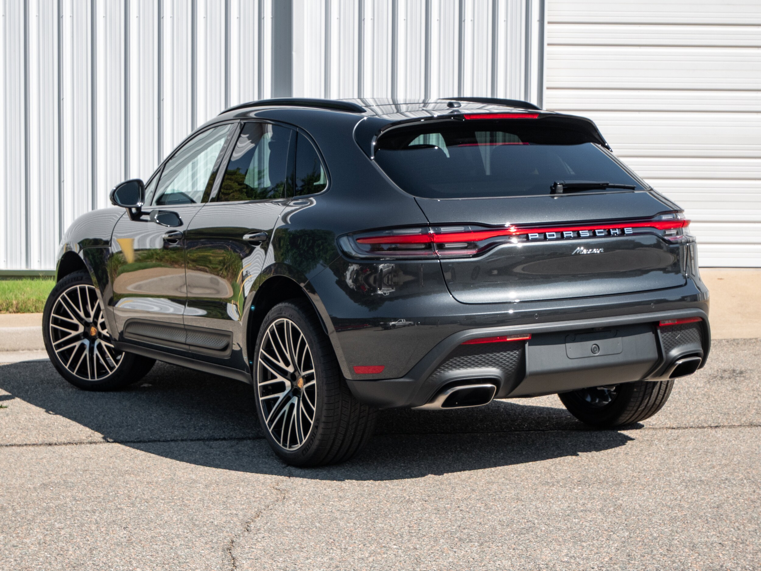 2026 Porsche Macan T photo 3