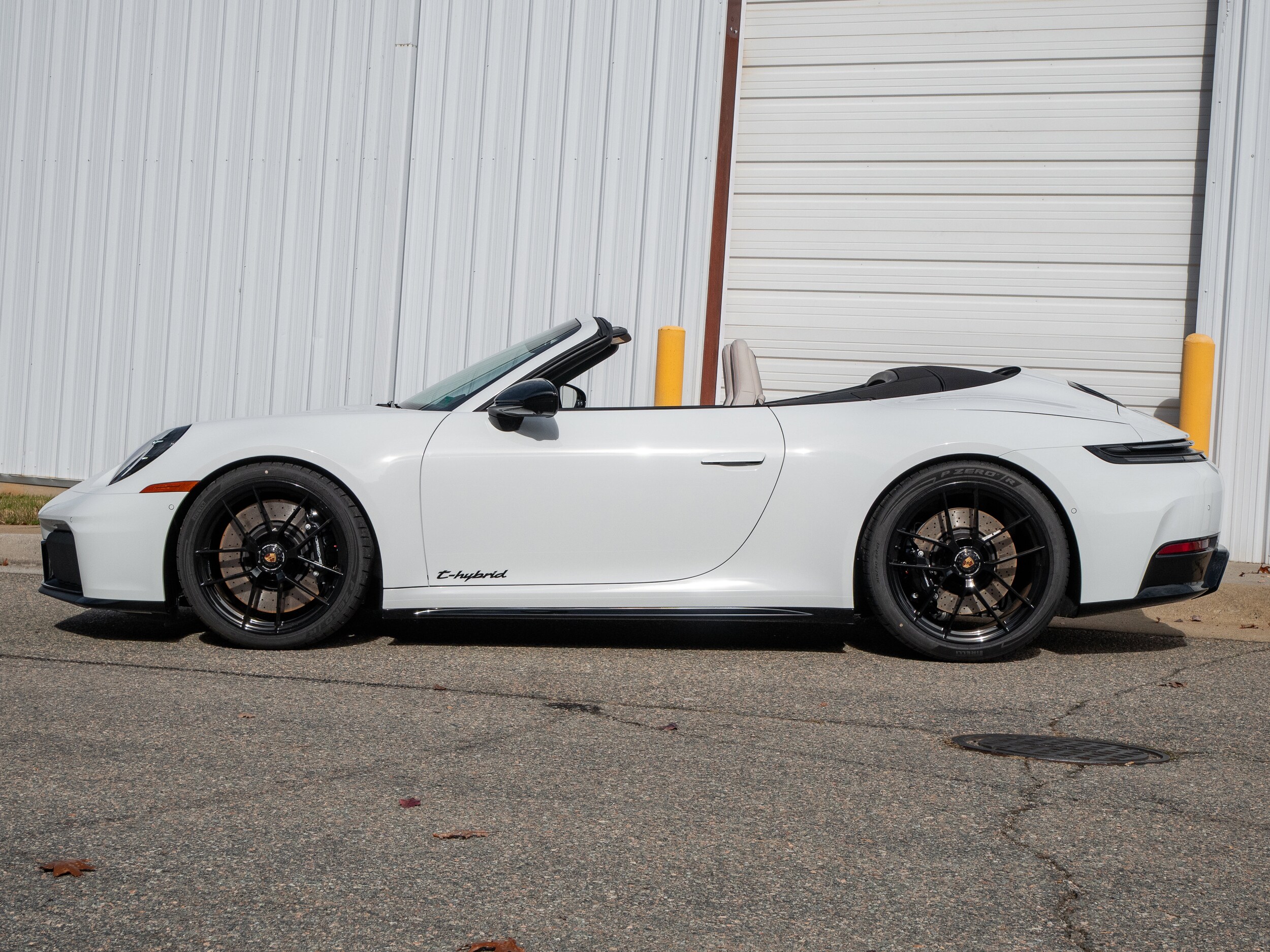 2026 Porsche 911 4 GTS Cabriolet photo 2