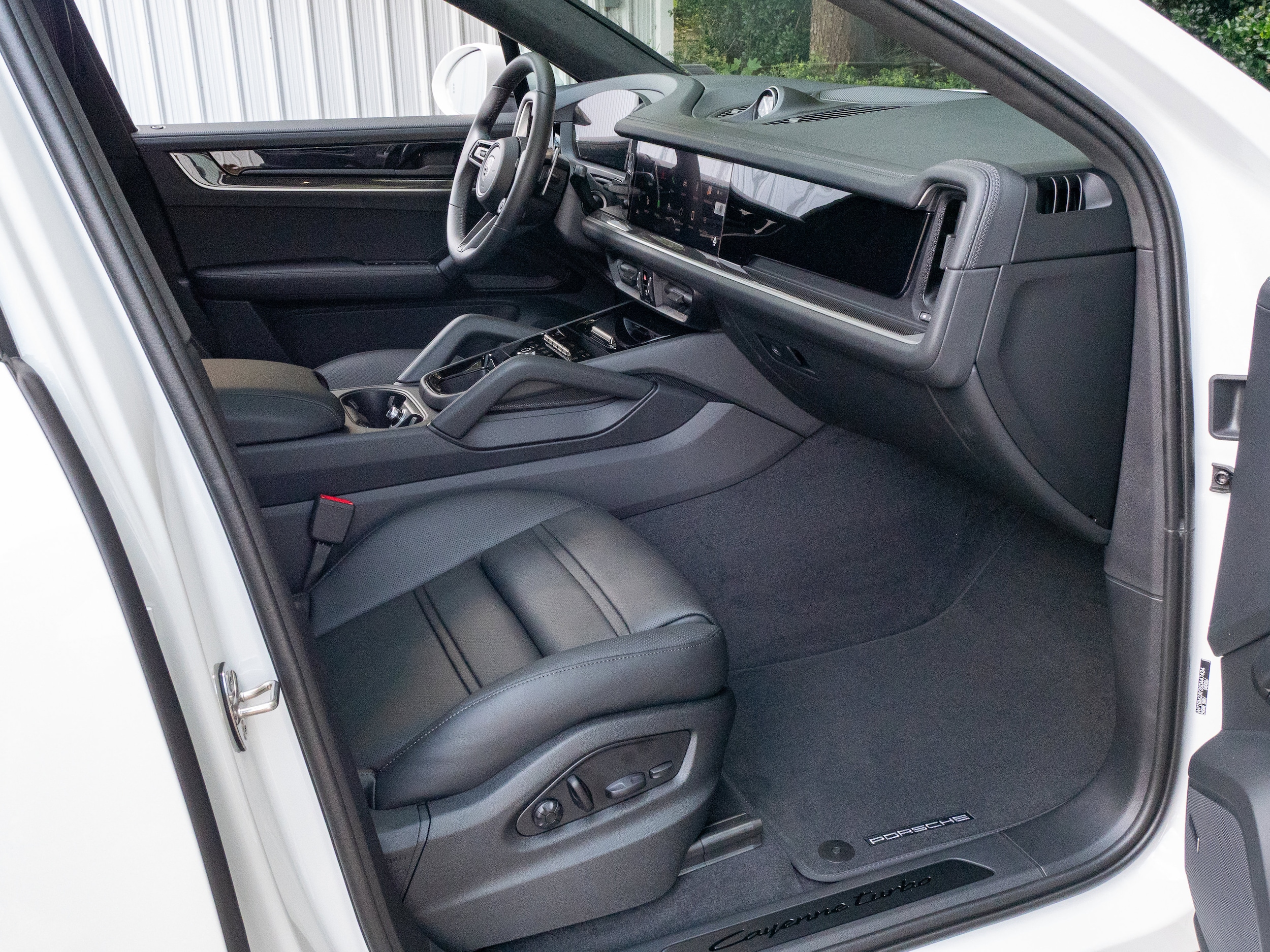 2025 Porsche Cayenne Coup Turbo E-Hybrid - Photo 31
