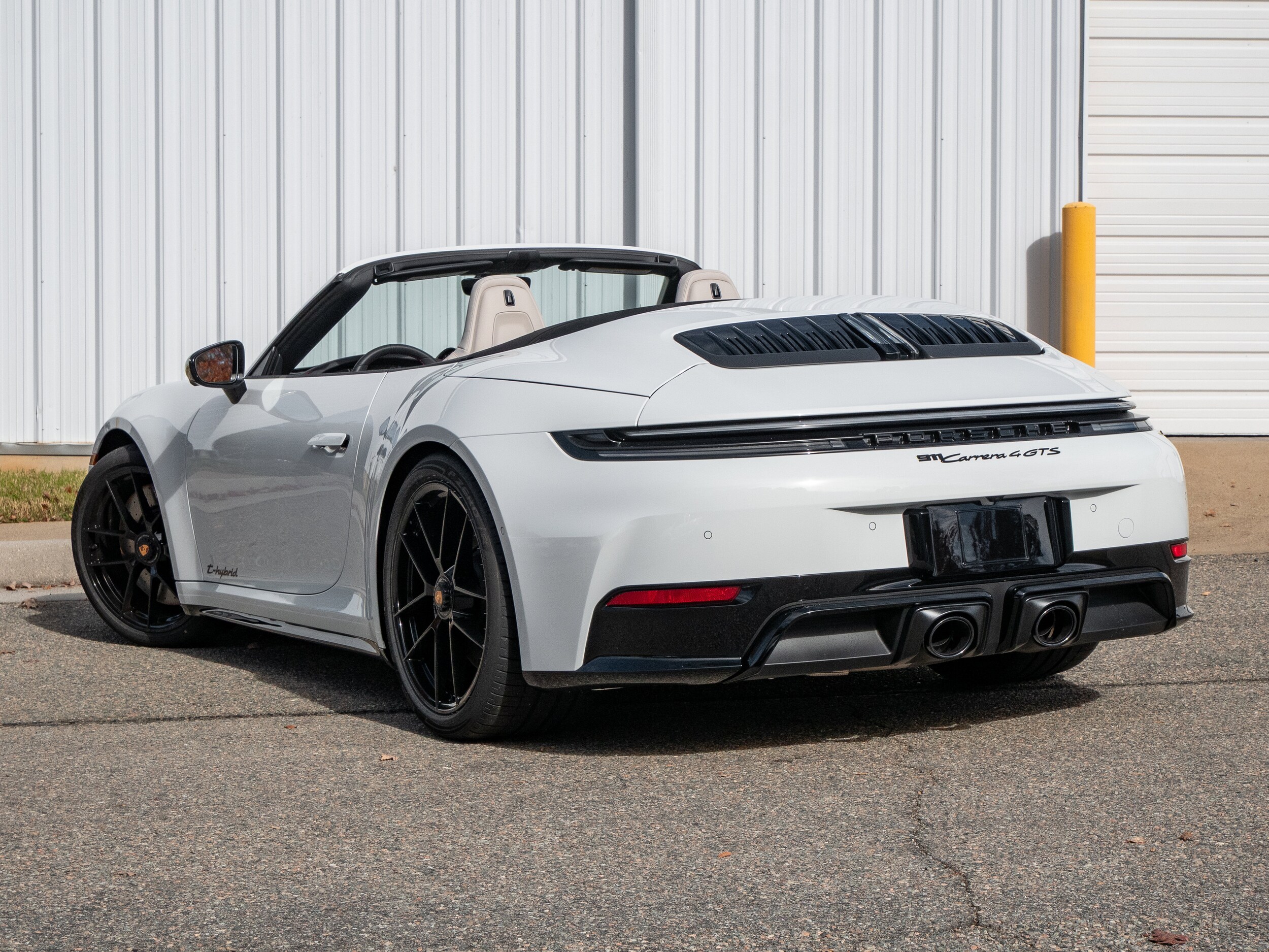 2026 Porsche 911 4 GTS Cabriolet photo 3