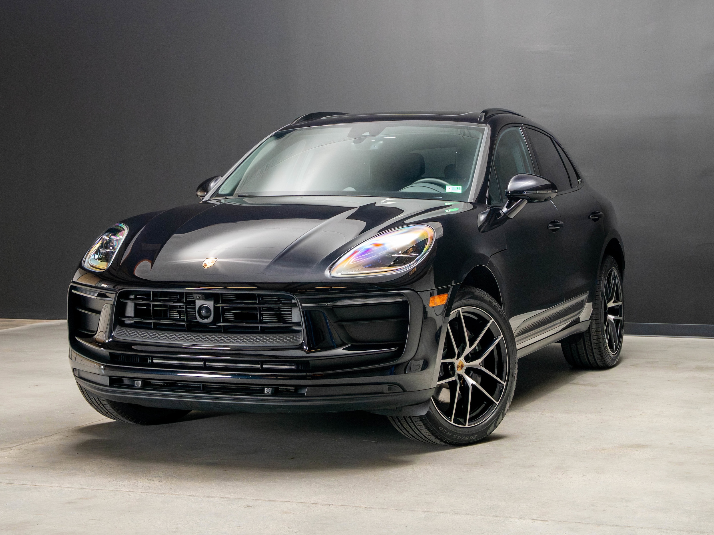 2025 Porsche Macan's photo