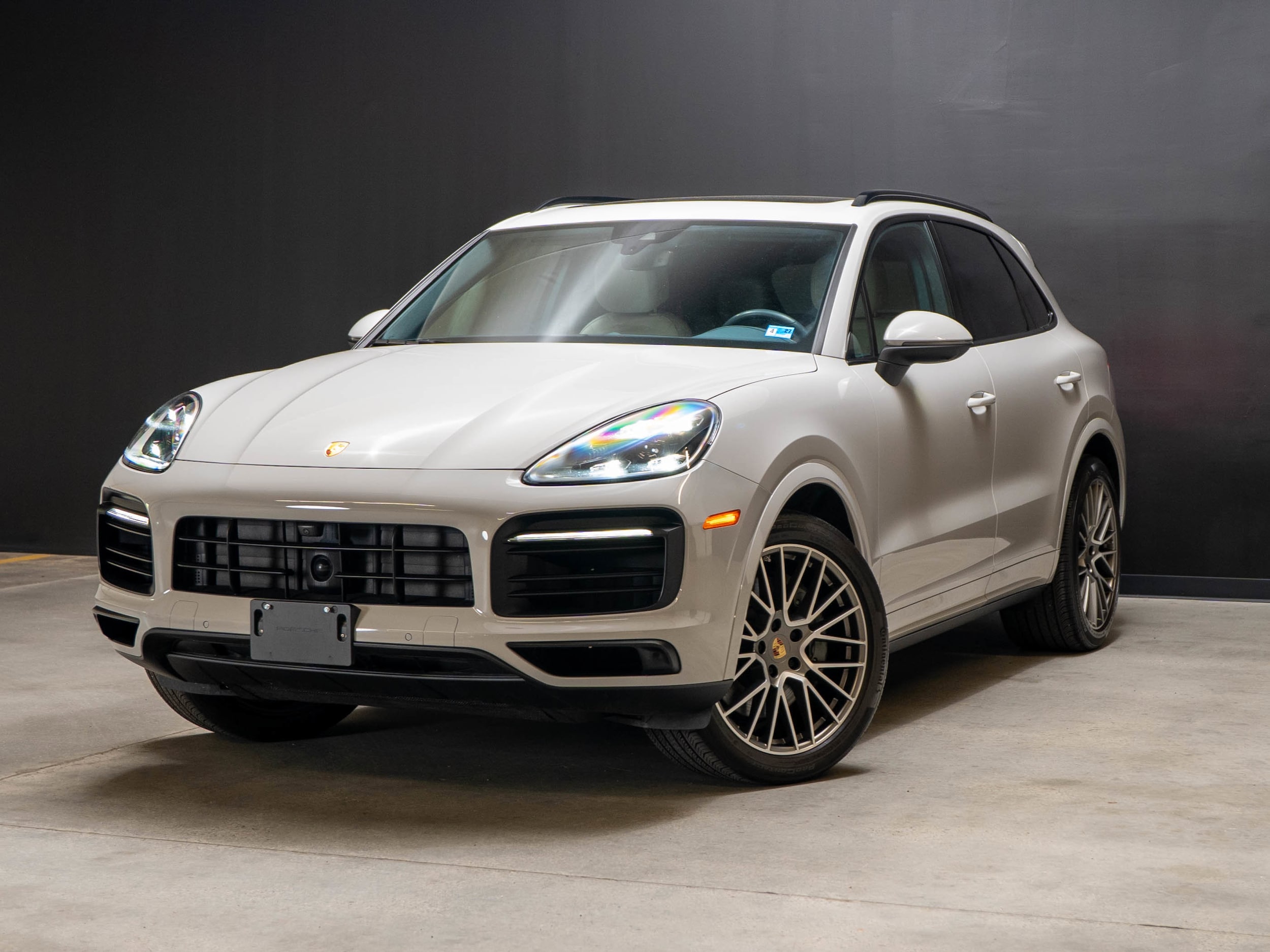 2023 Porsche Cayenne Platinum Edition S's photo