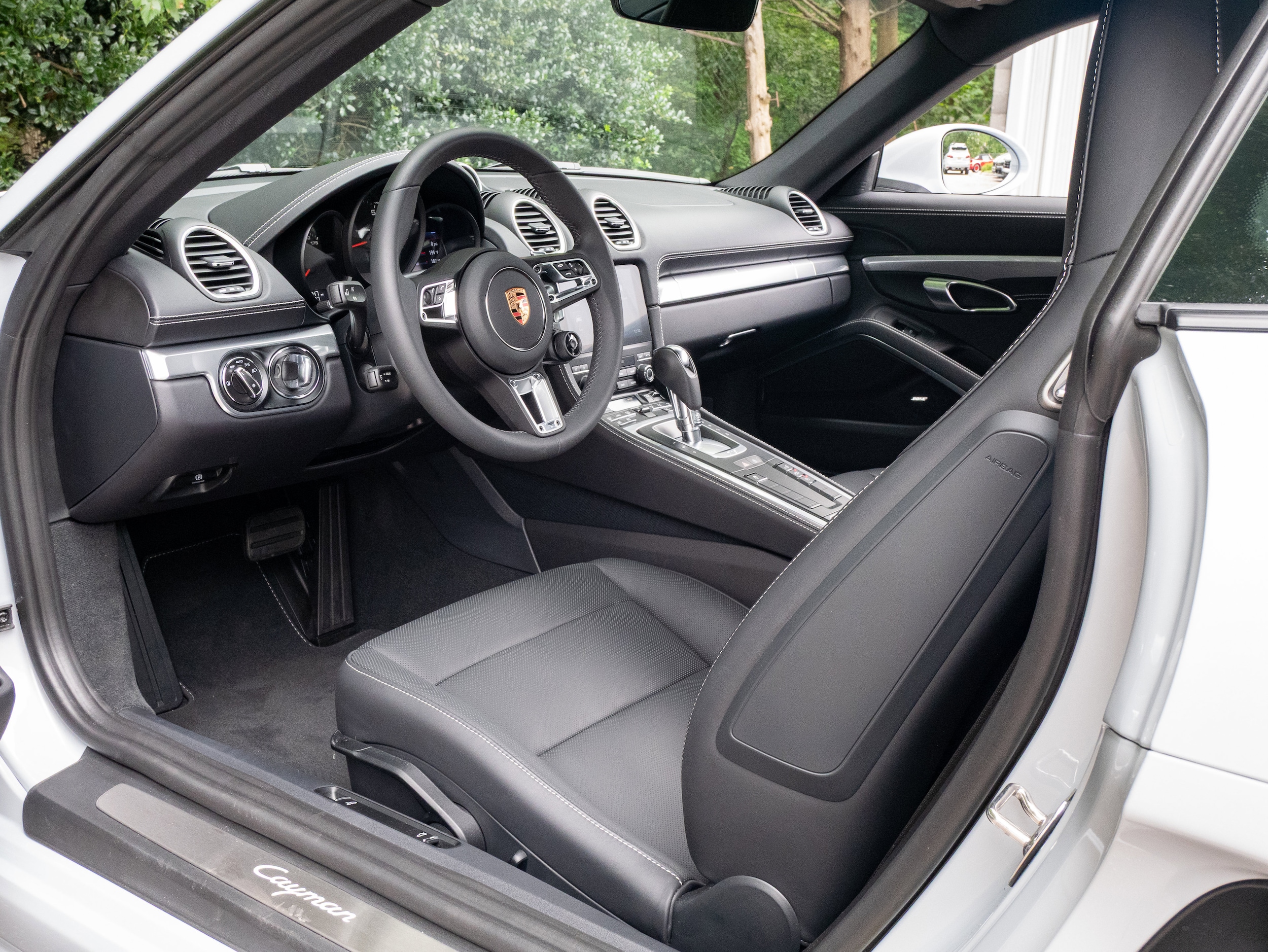 2024 Porsche Cayman photo 4