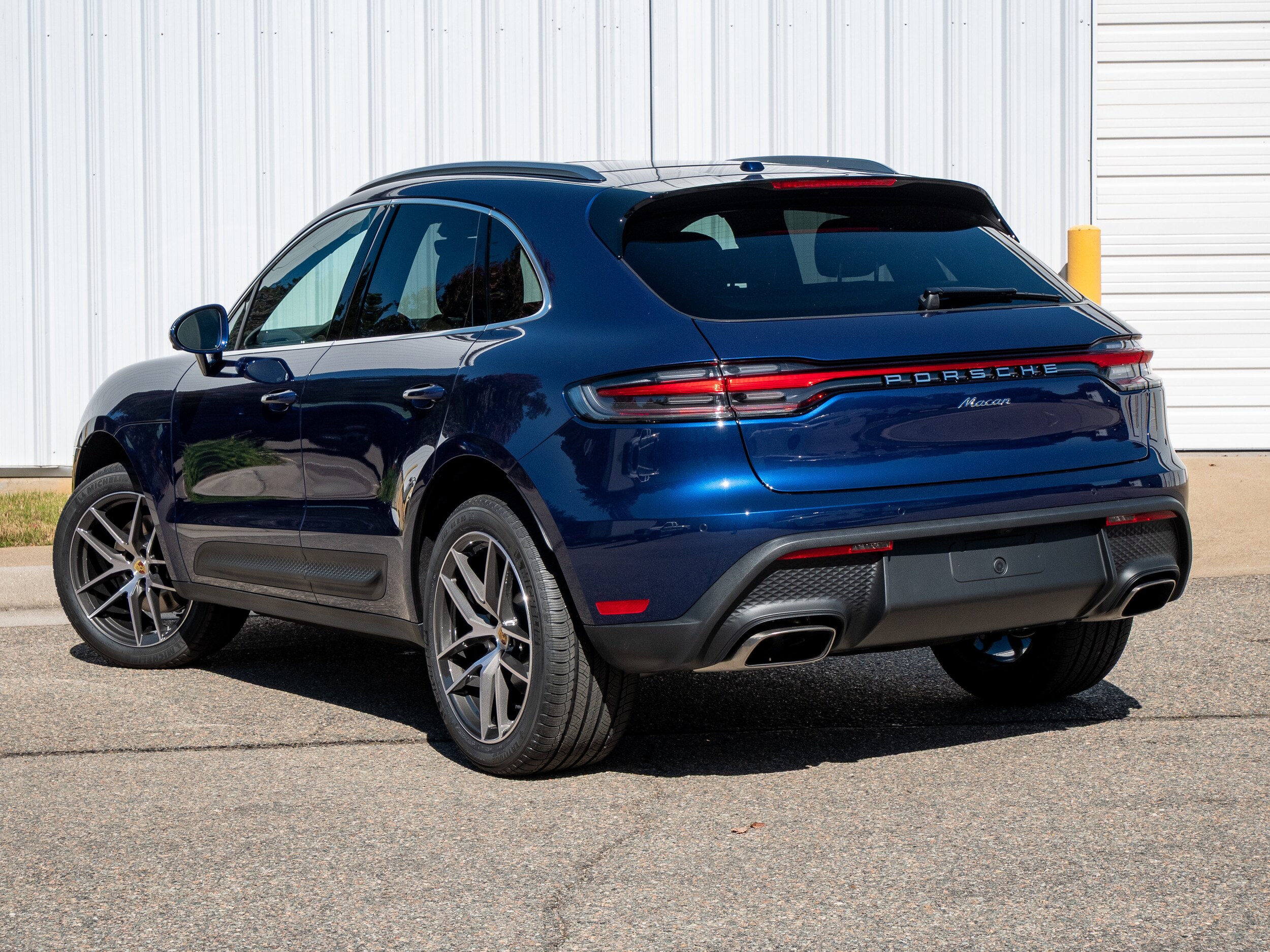 2026 Porsche Macan T photo 3