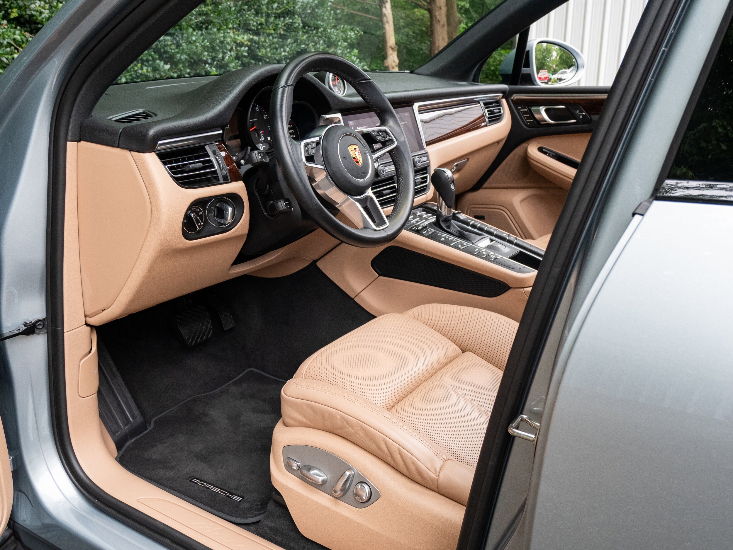 2021 Porsche Macan Base photo 3