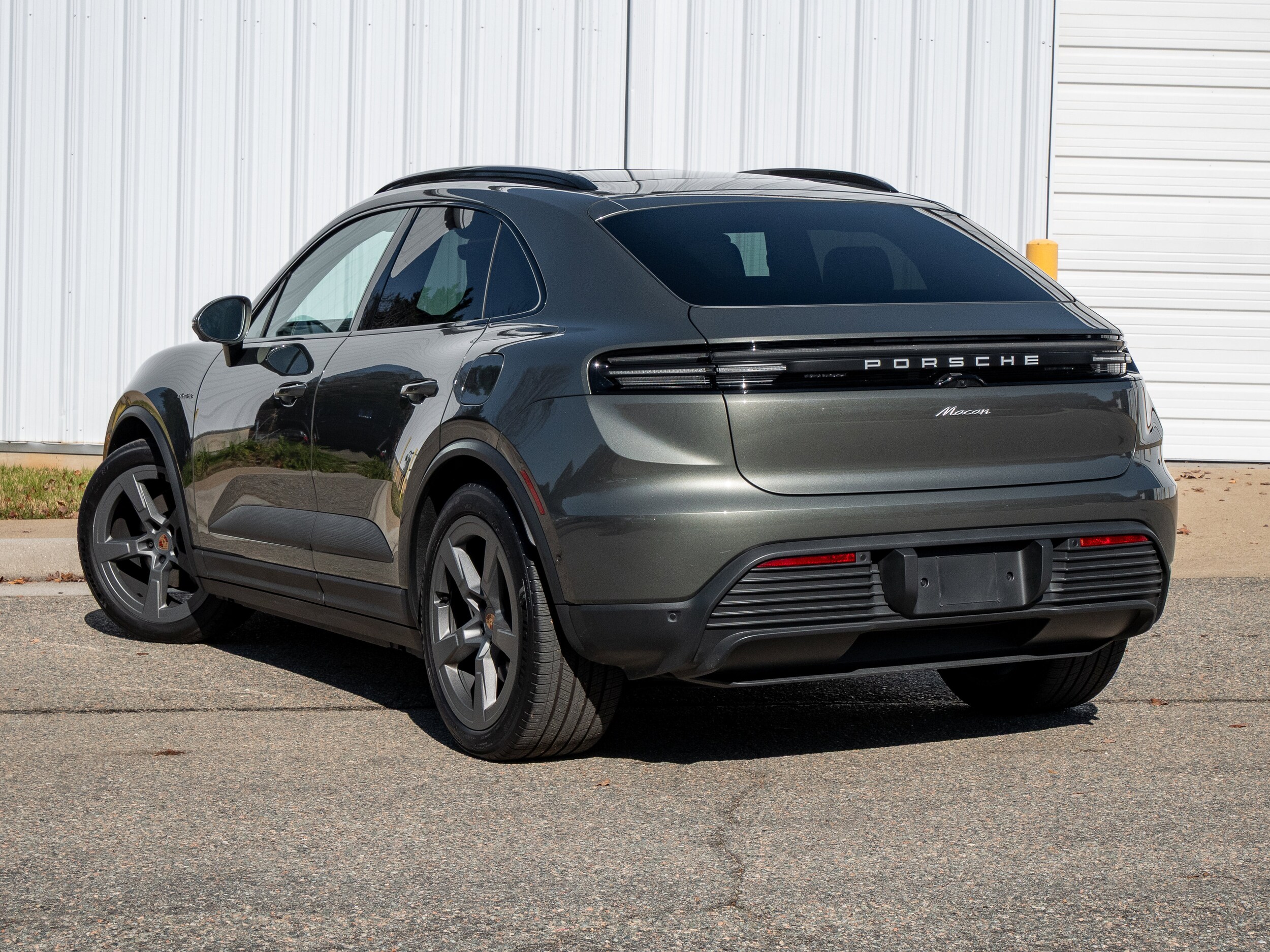2025 Porsche Macan Electric photo 3