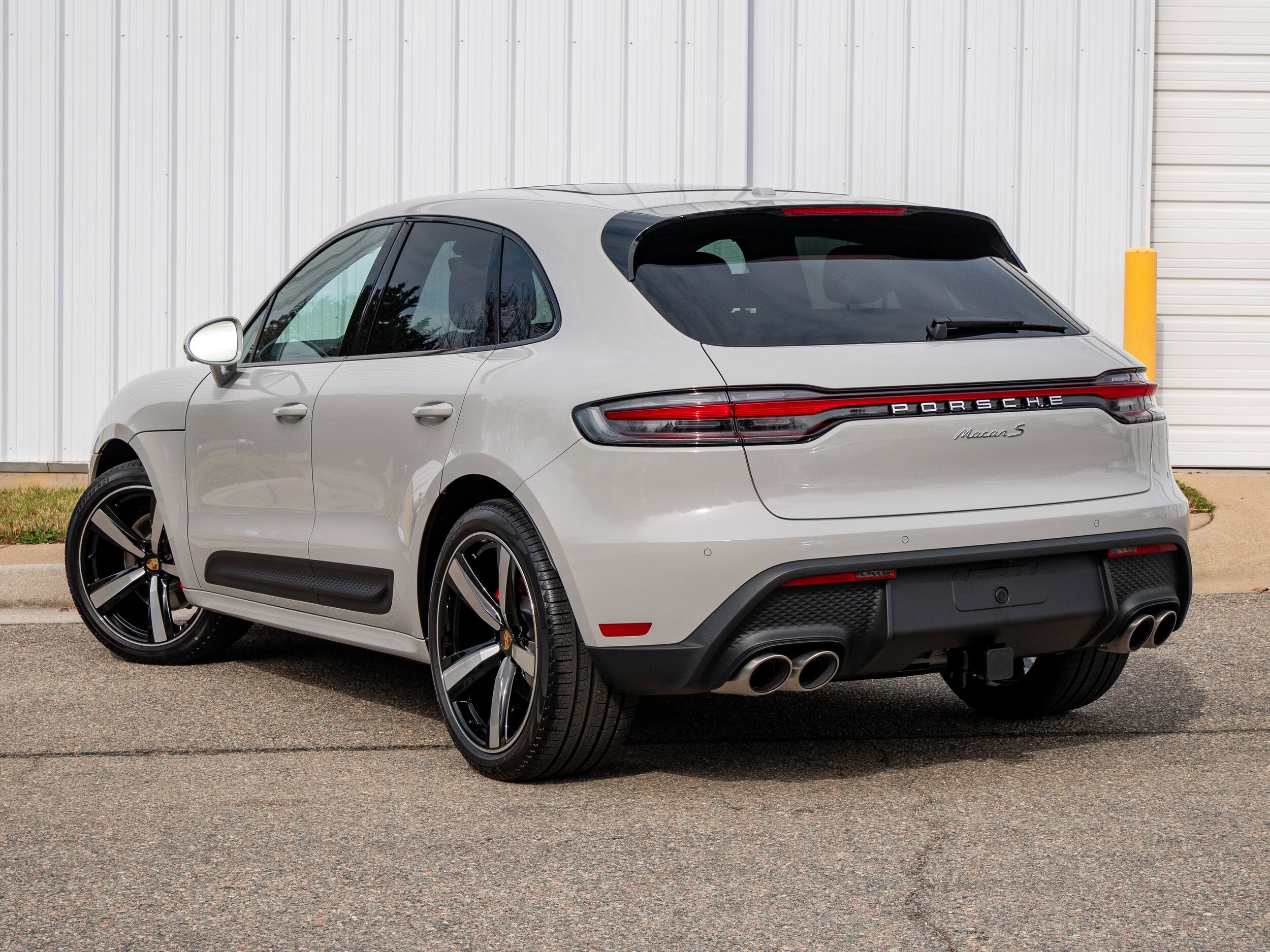 2026 Porsche Macan S photo 2