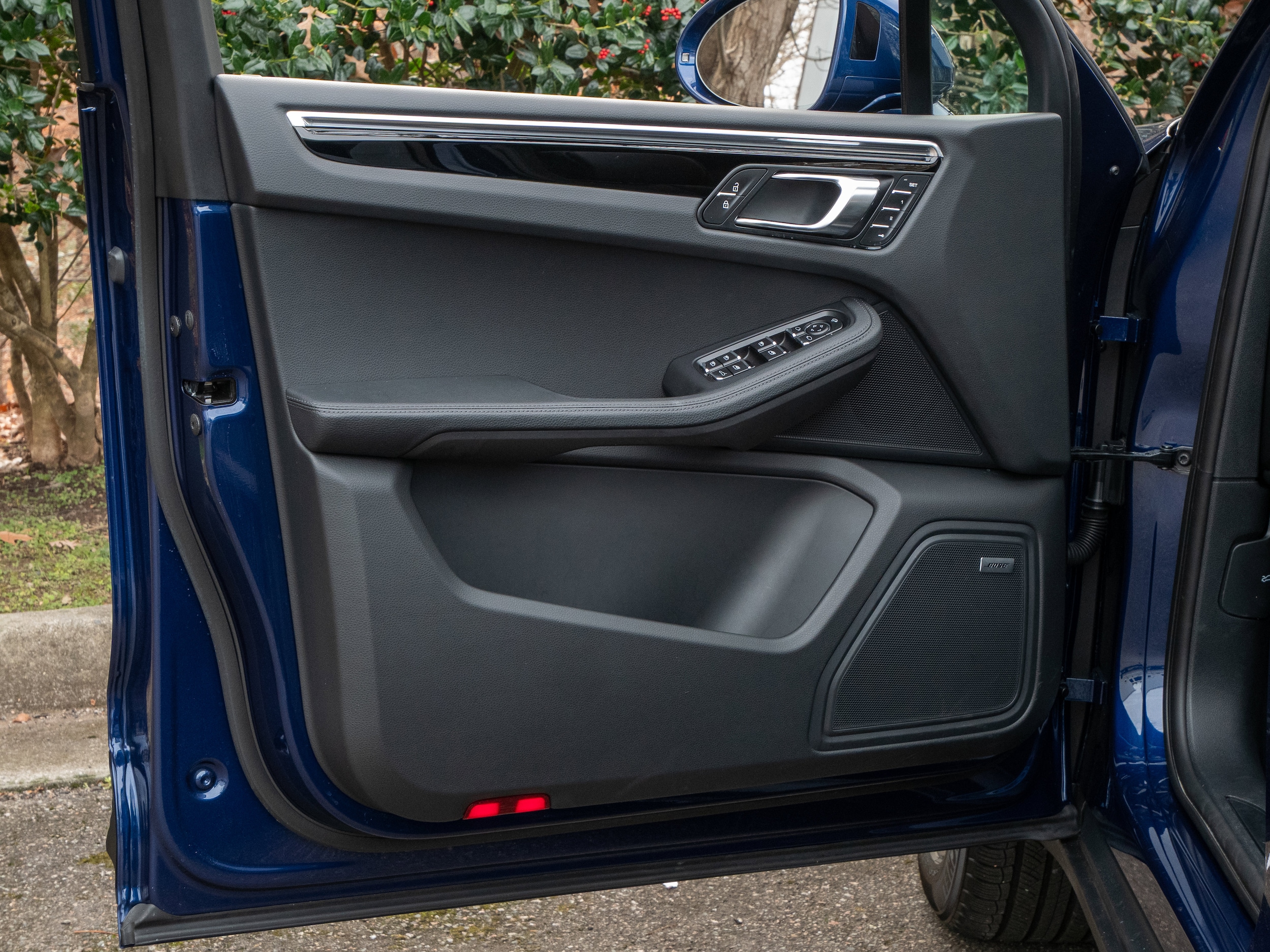 2025 Porsche Macan - Photo 32