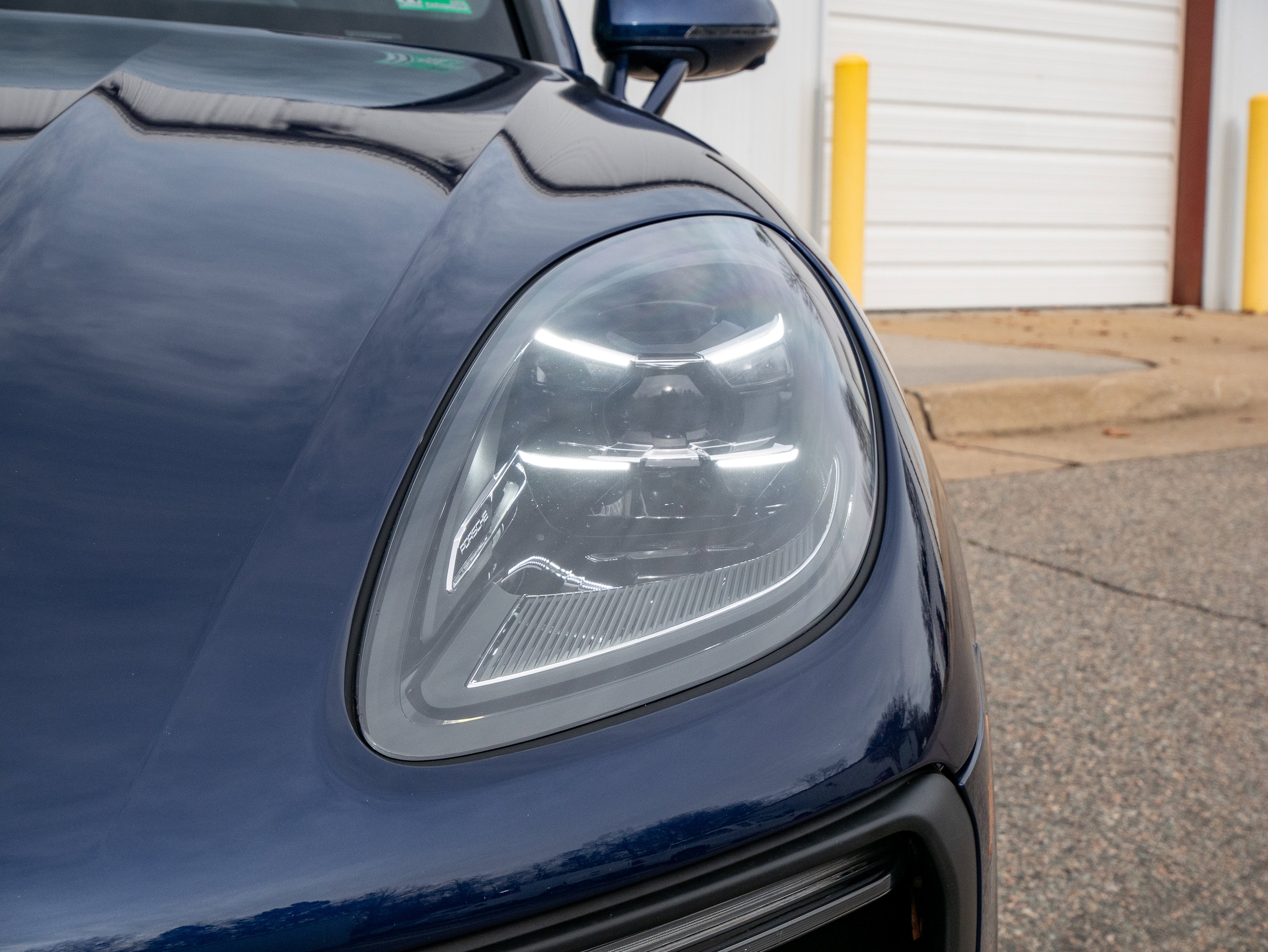 2025 Porsche Macan - Photo 13