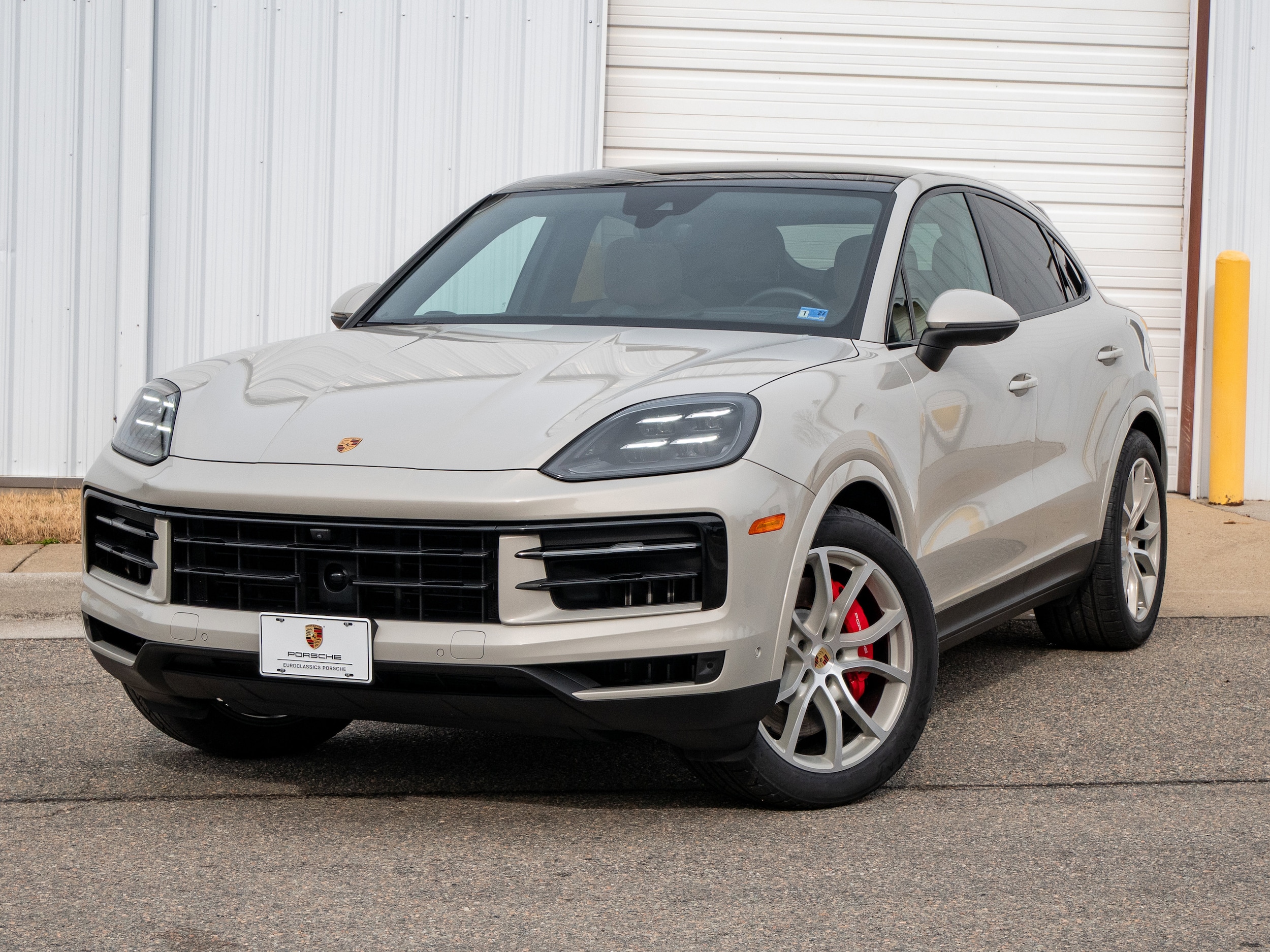 2024 Porsche Cayenne Coup S's photo