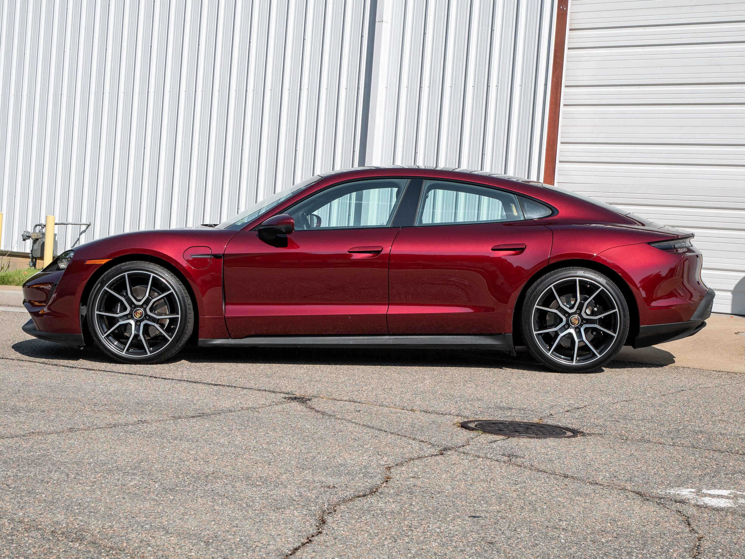 2022 Porsche Taycan 4S photo 2