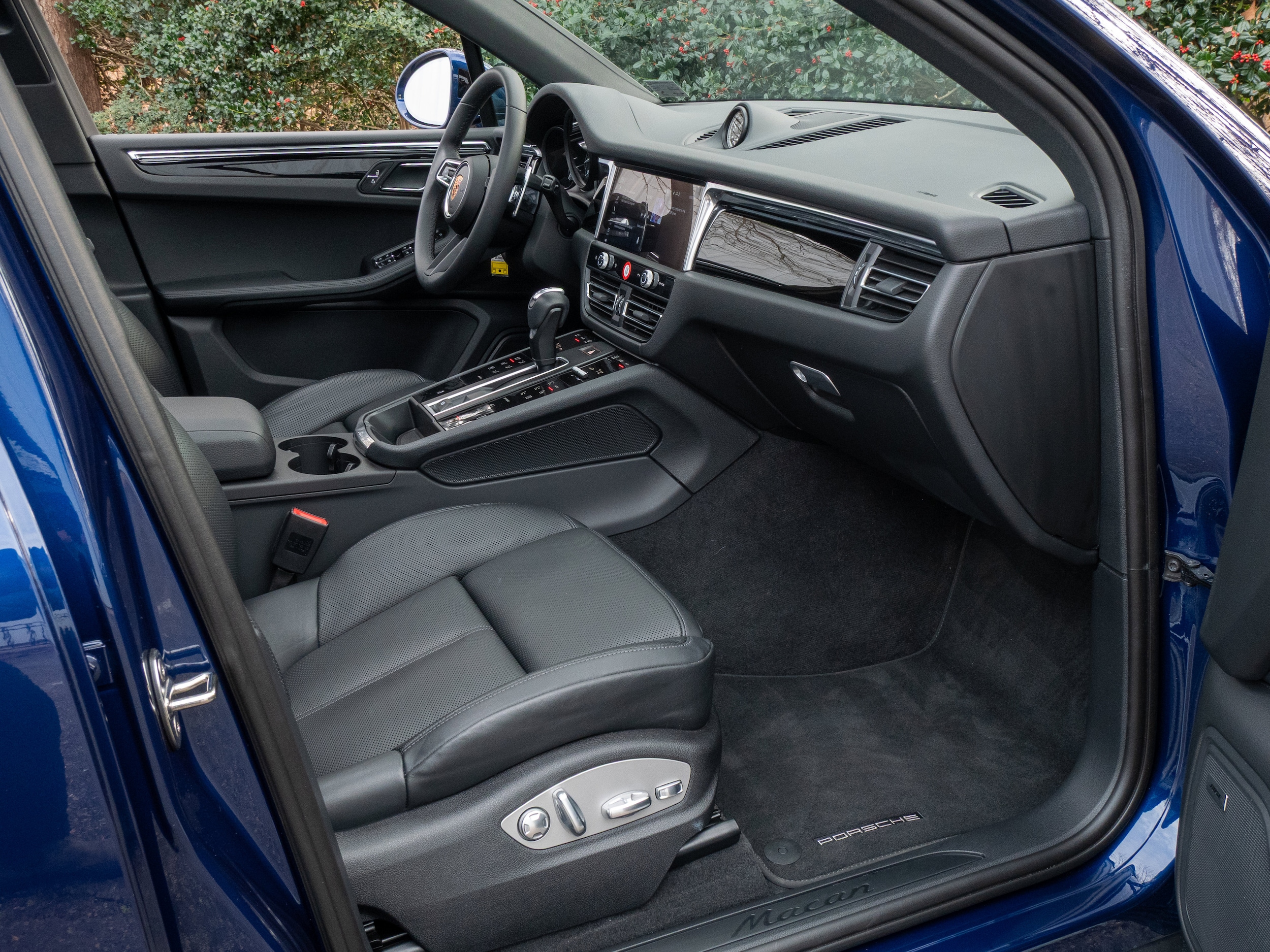 2025 Porsche Macan - Photo 34