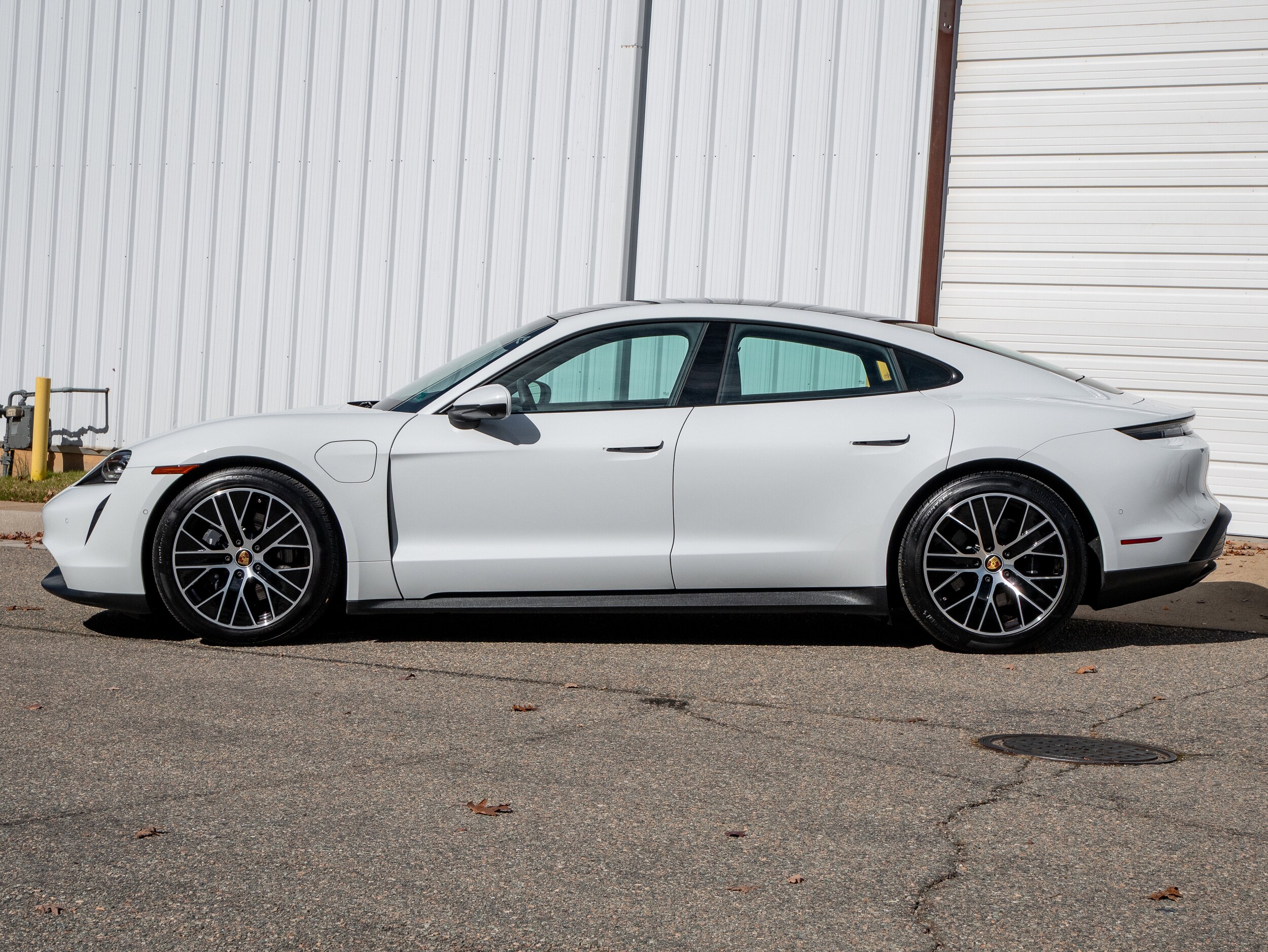 2022 Porsche Taycan photo 2