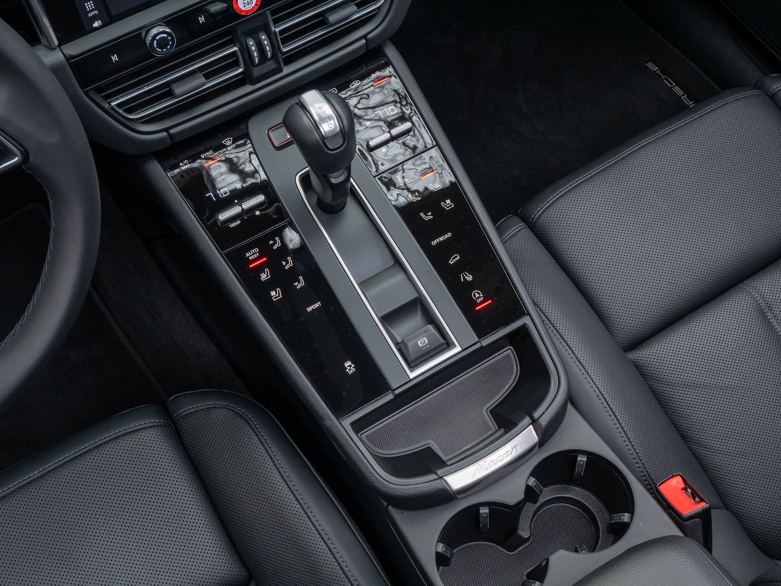 2025 Porsche Macan - Photo 29