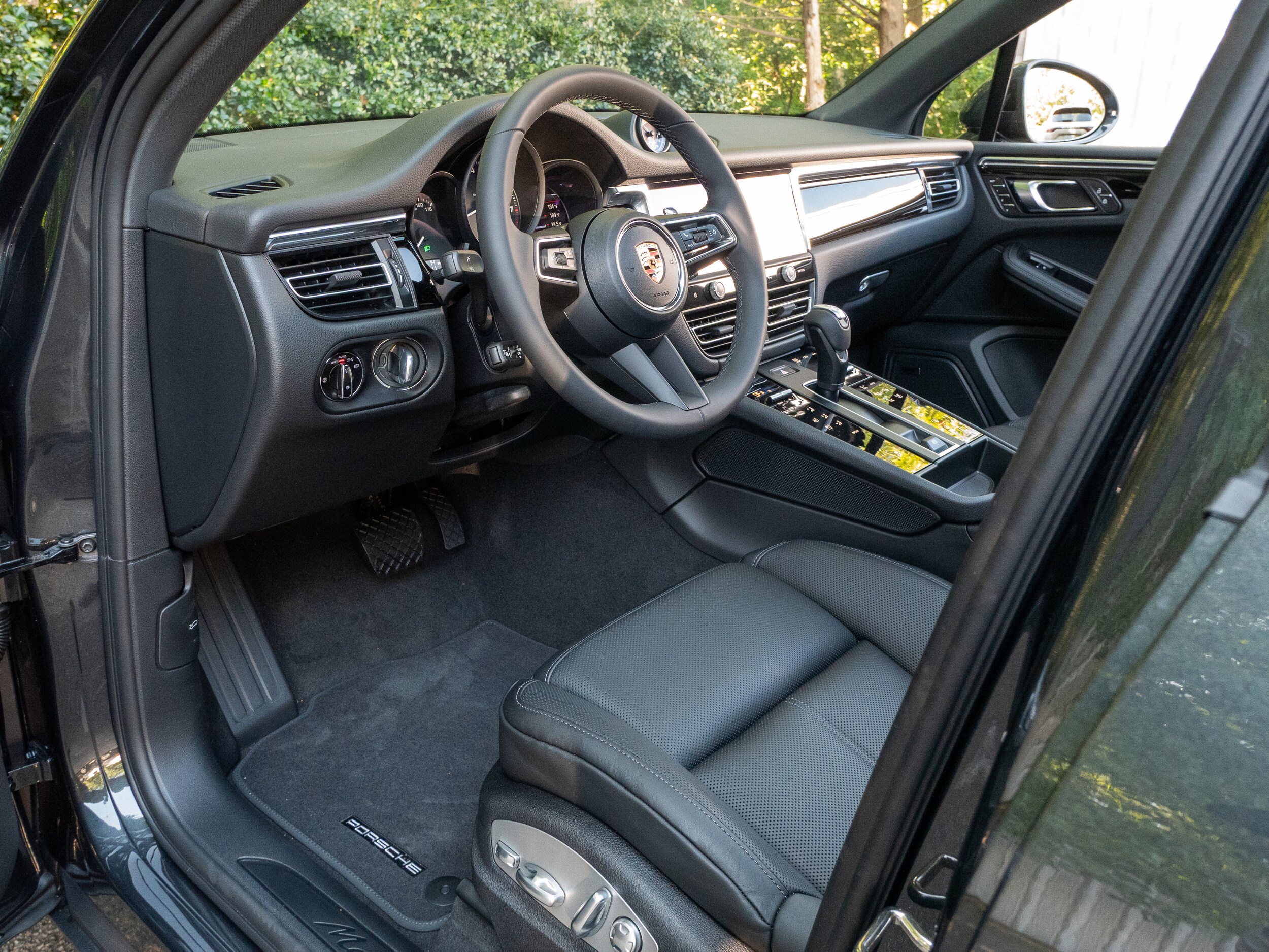 2026 Porsche Macan T photo 4