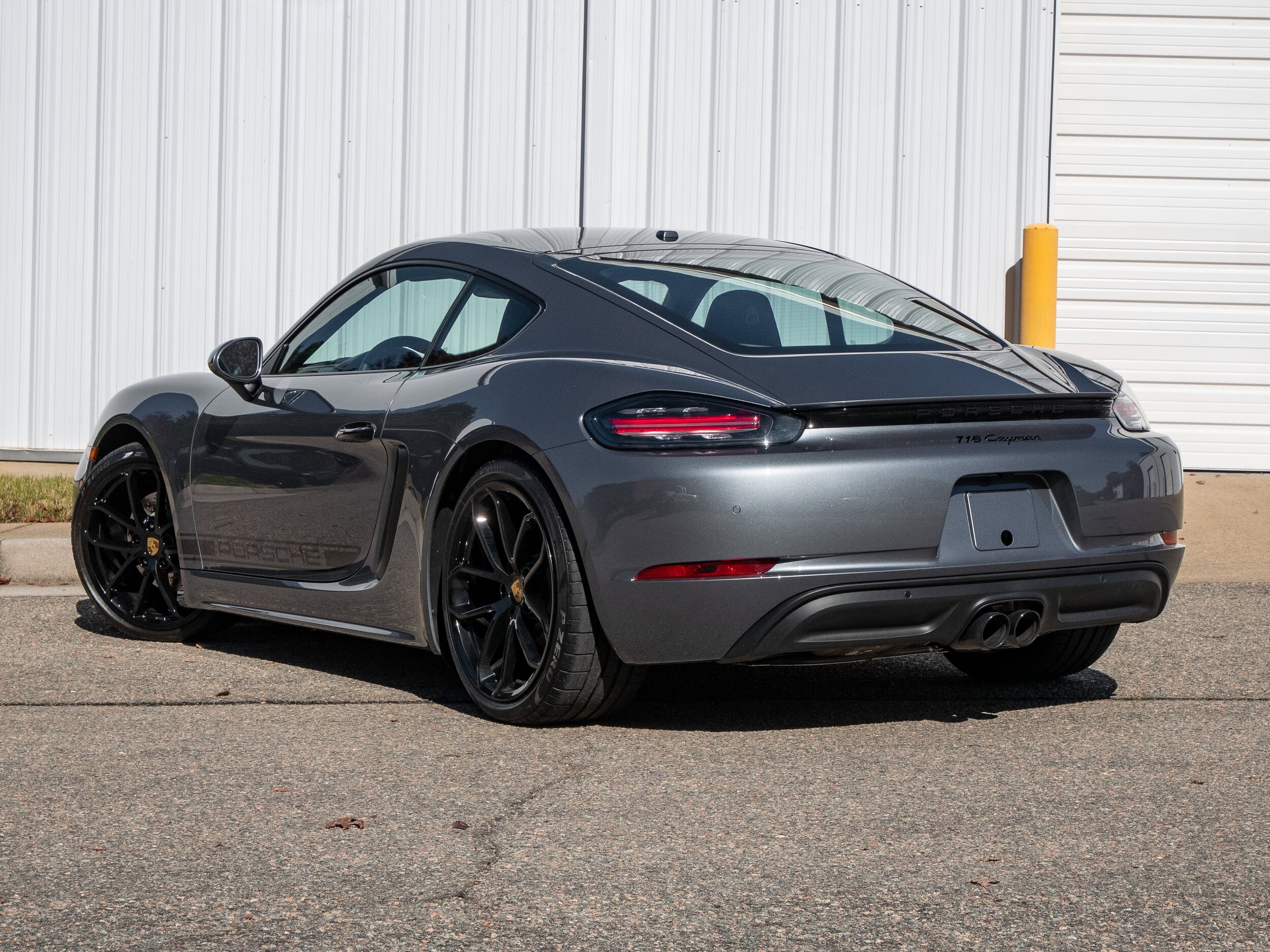 2025 Porsche Cayman Base photo 3