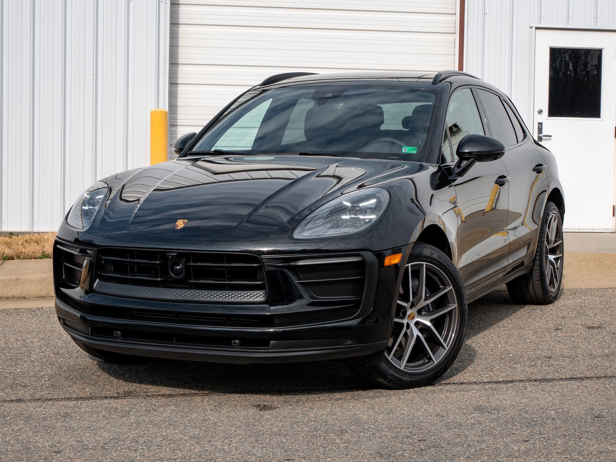2025 Porsche Macan's photo