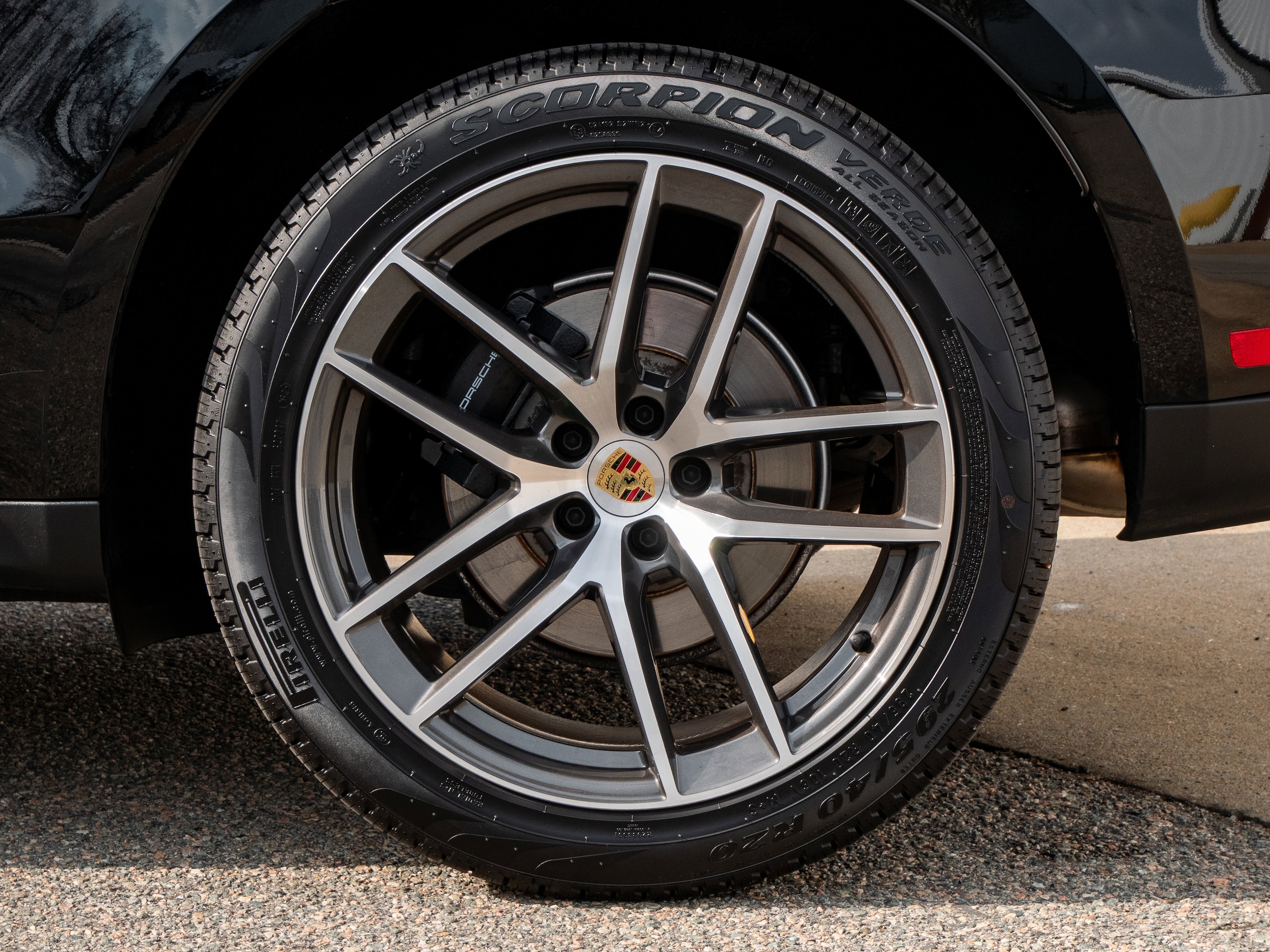 2025 Porsche Macan - Photo 18