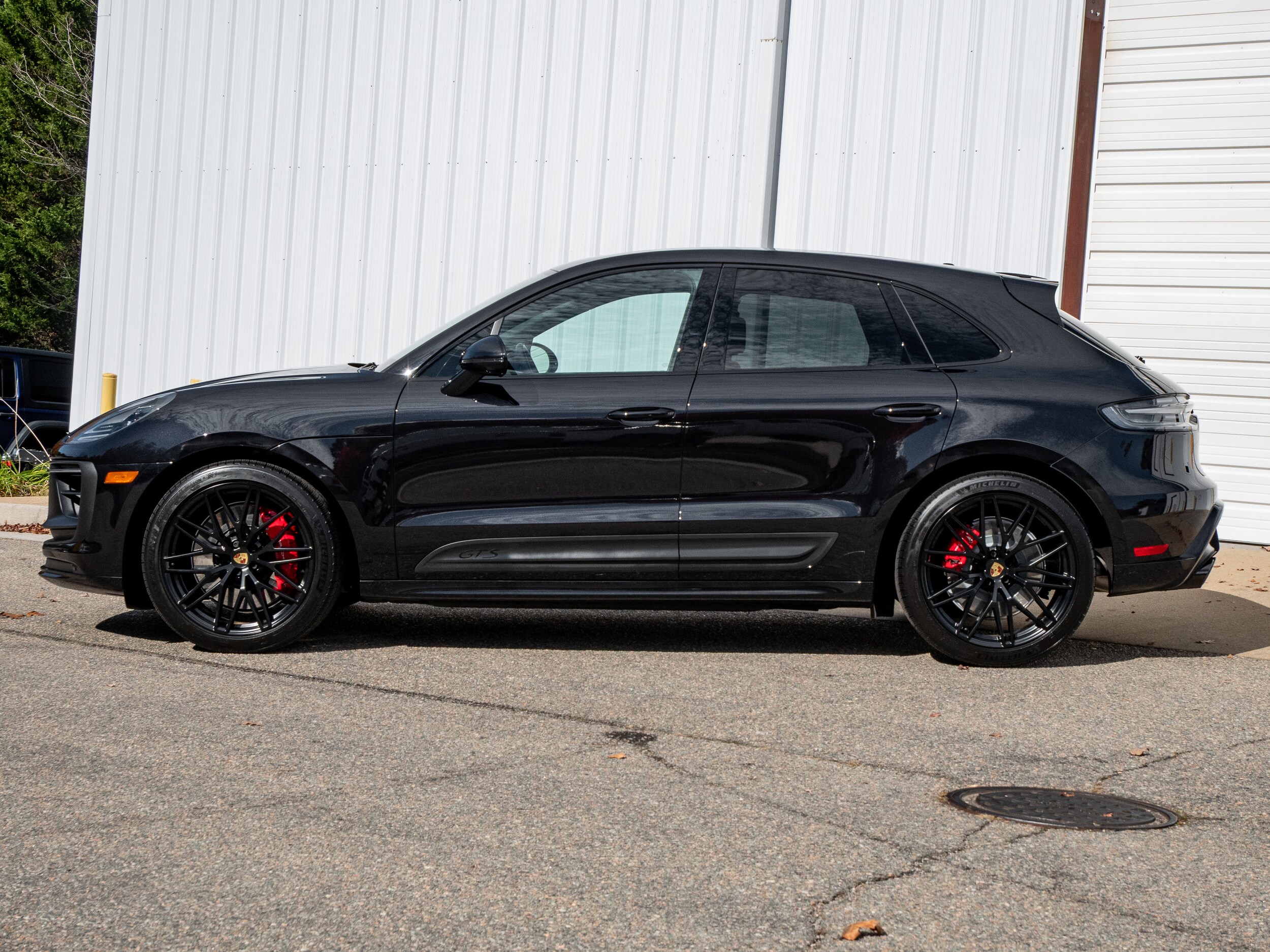 2023 Porsche Macan GTS photo 2