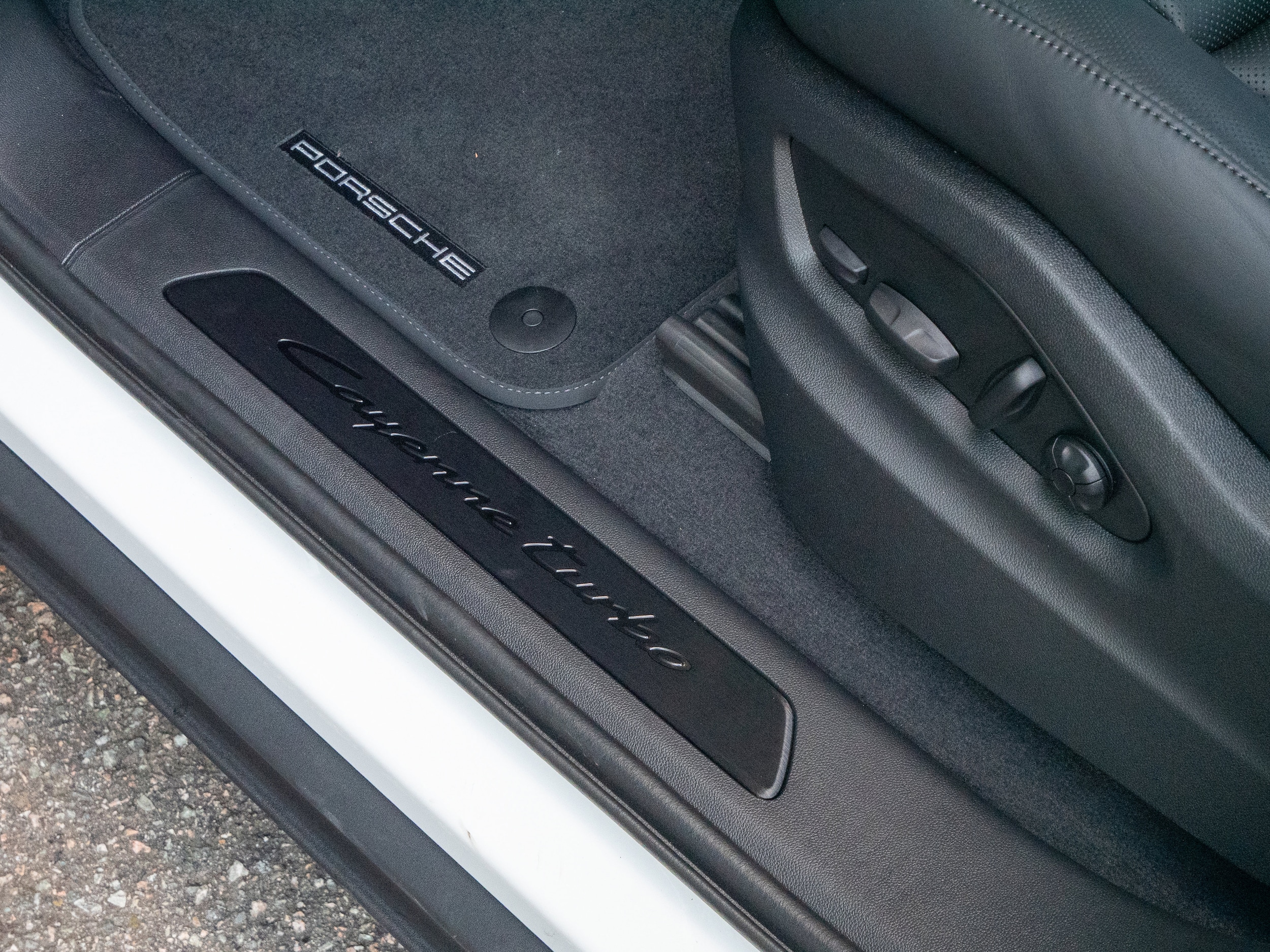 2025 Porsche Cayenne Coup Turbo E-Hybrid - Photo 26