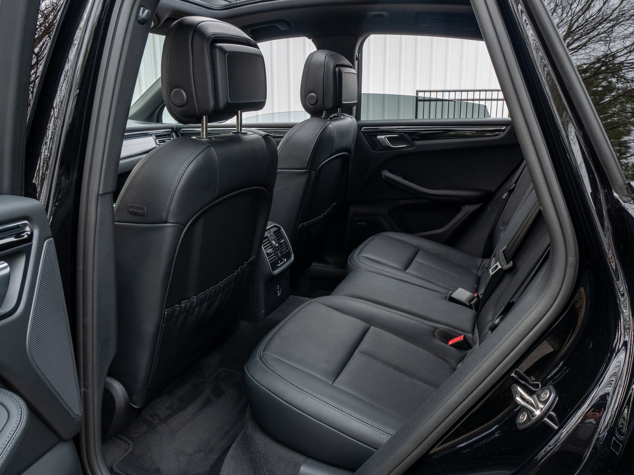 2025 Porsche Macan - Photo 33