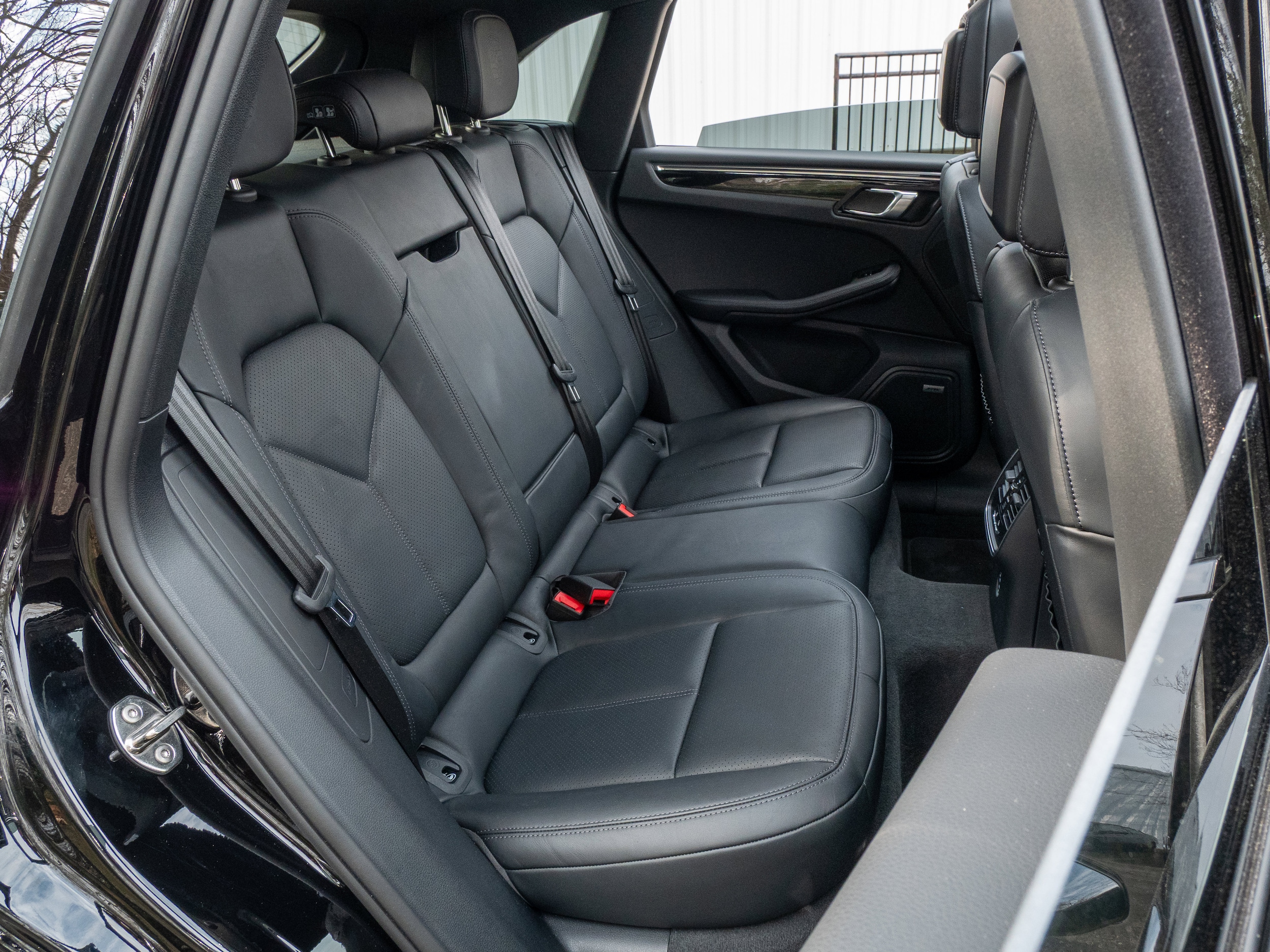 2025 Porsche Macan - Photo 37