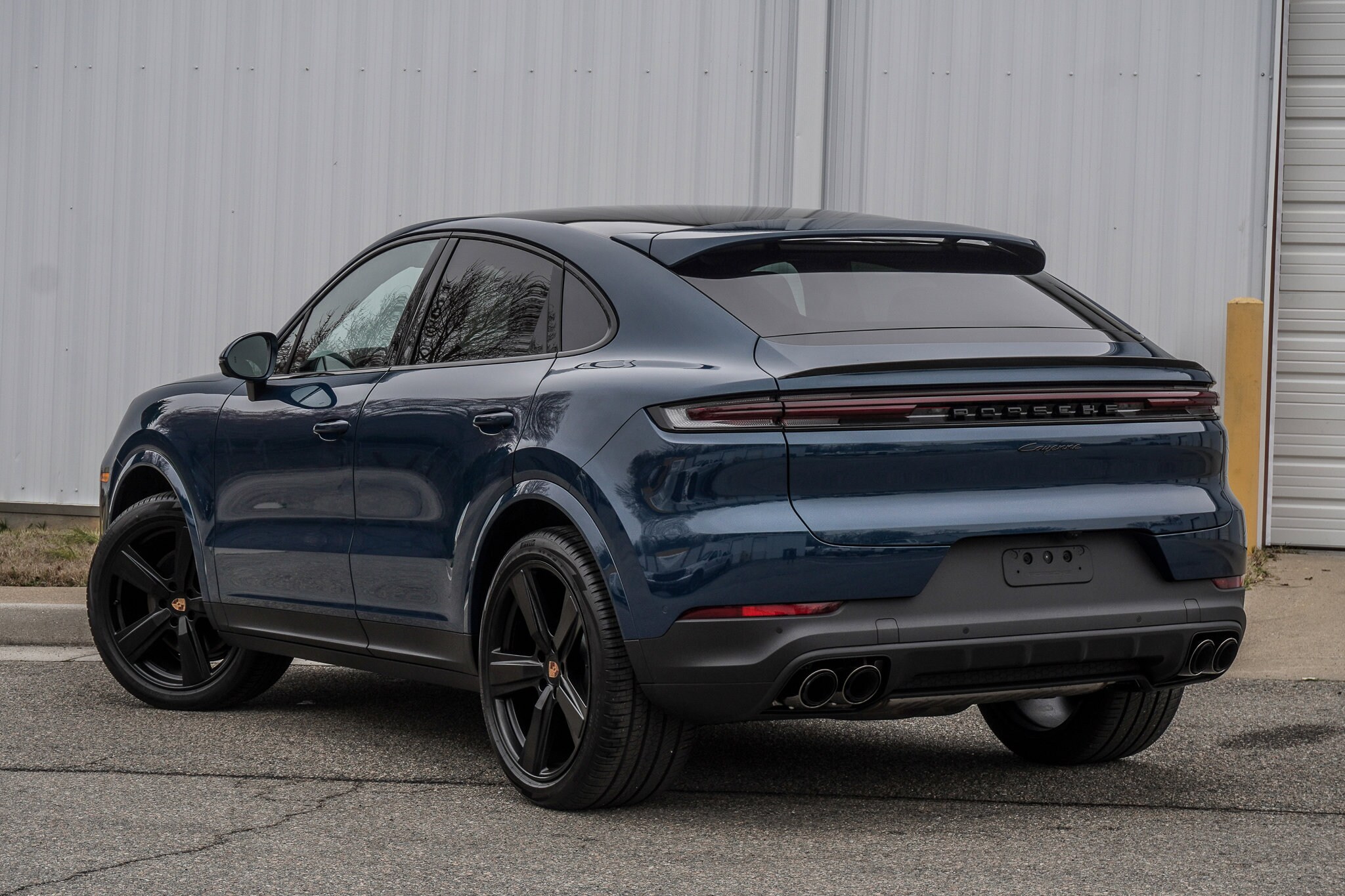 2025 Porsche Cayenne Coupe photo 3