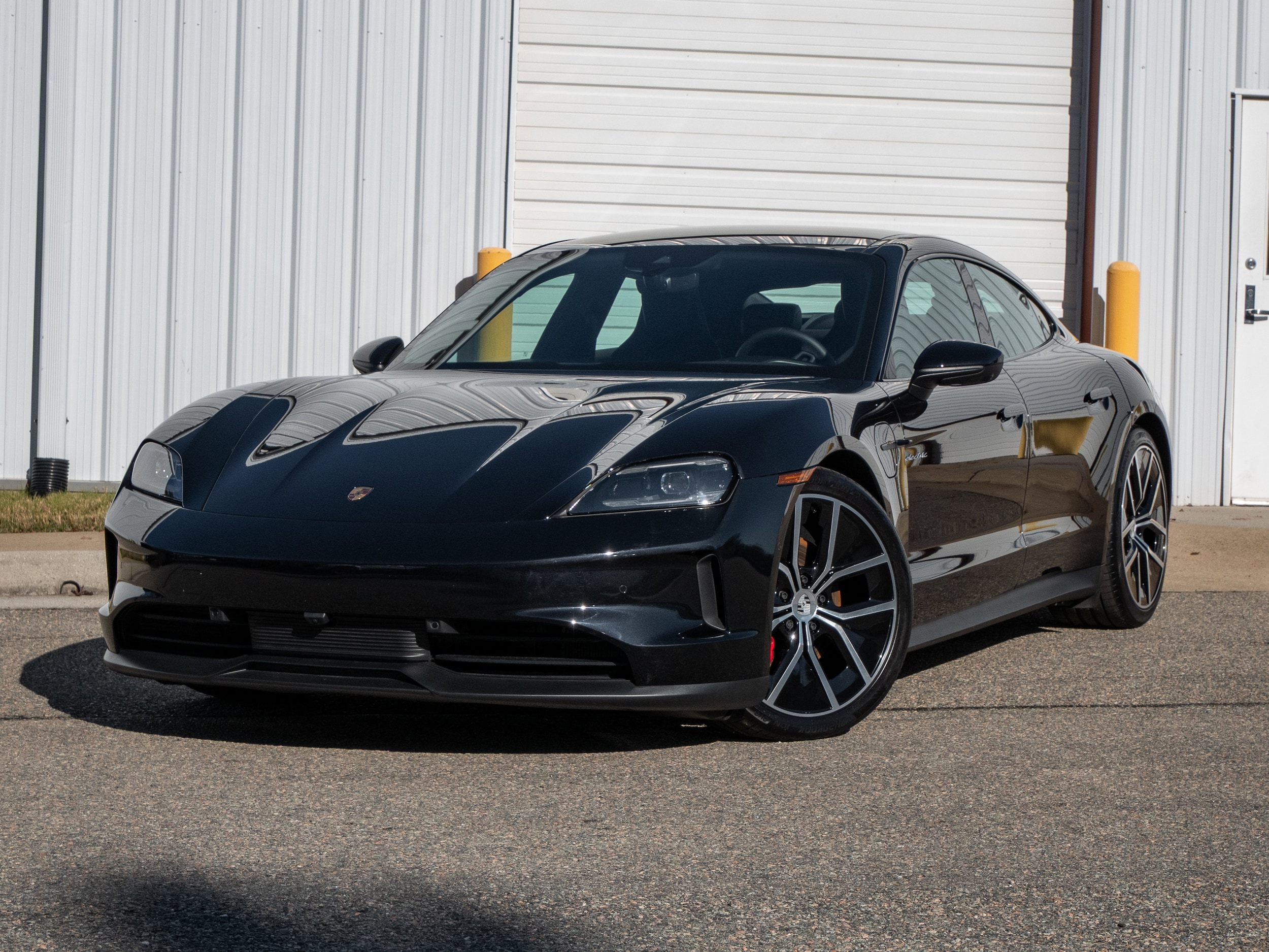 2025 Porsche Taycan S's photo