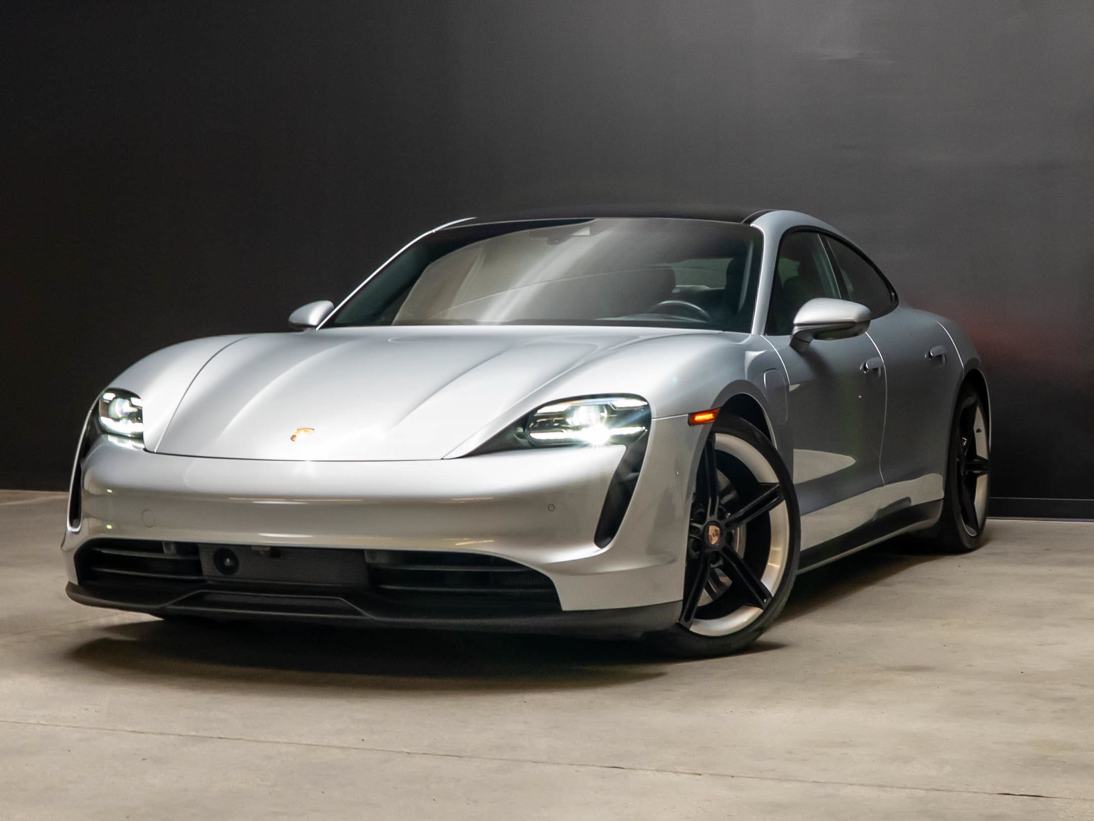 2020 Porsche Taycan 4S's photo