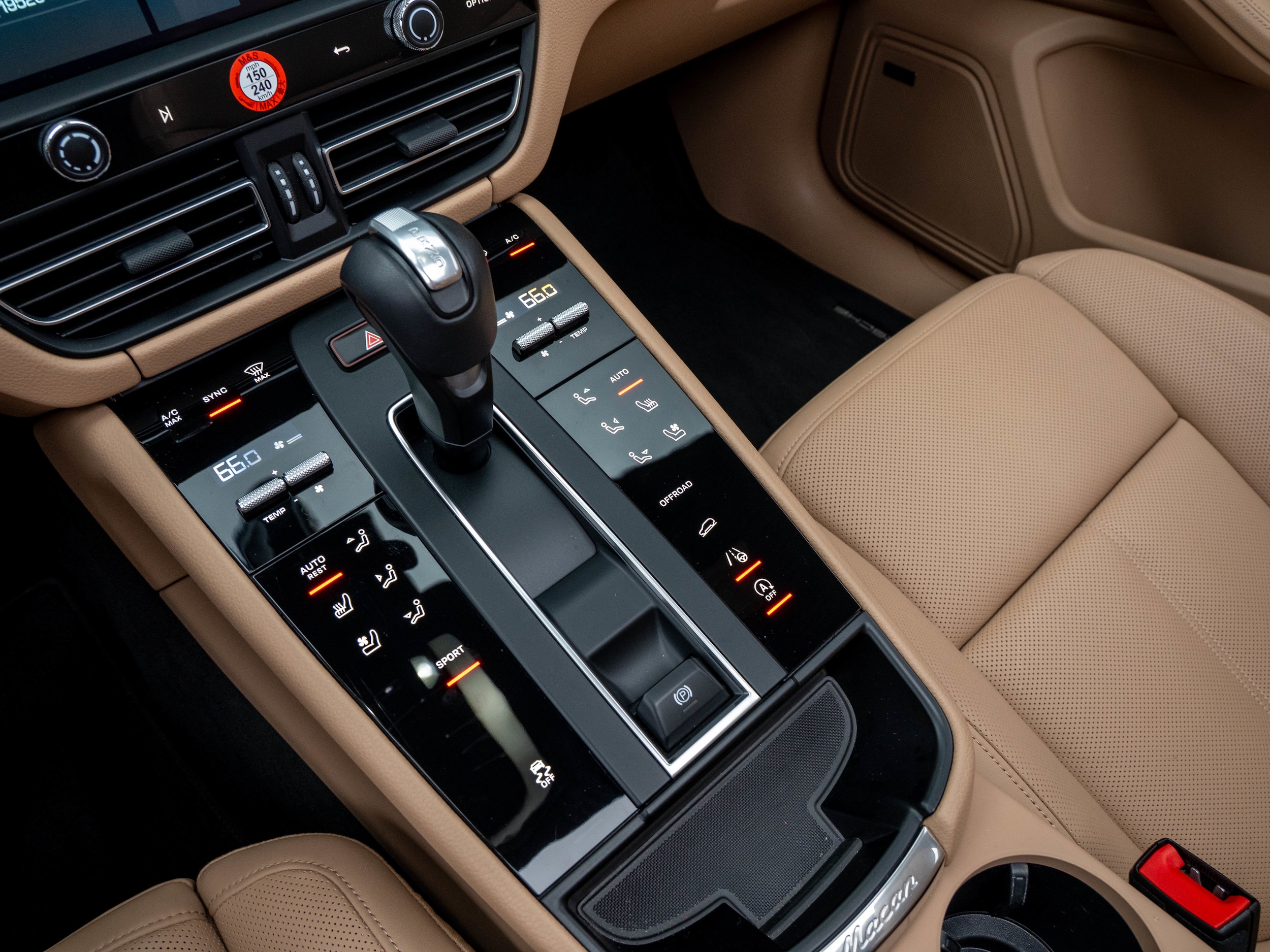 2025 Porsche Macan - Photo 25