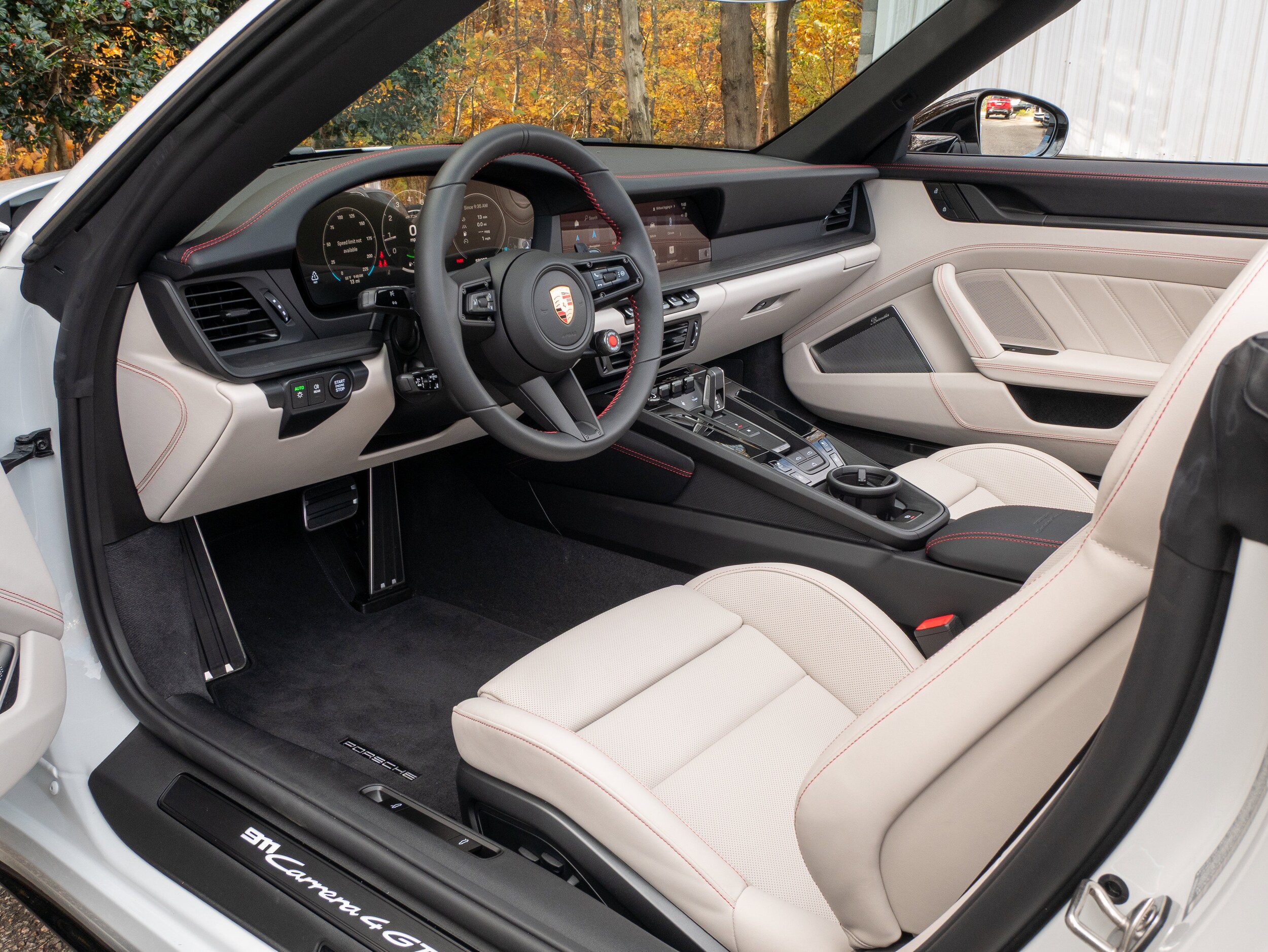 2026 Porsche 911 4 GTS Cabriolet photo 4