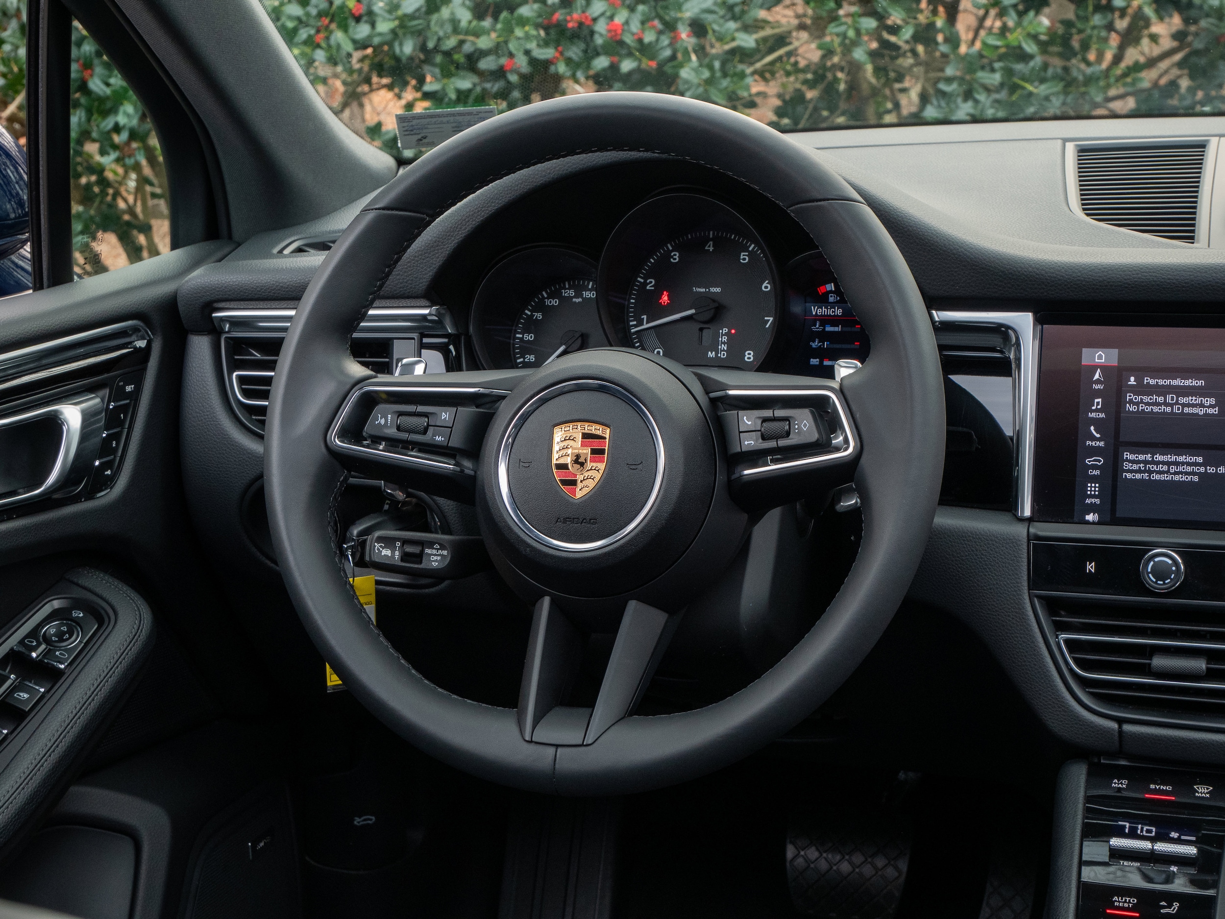 2025 Porsche Macan - Photo 26