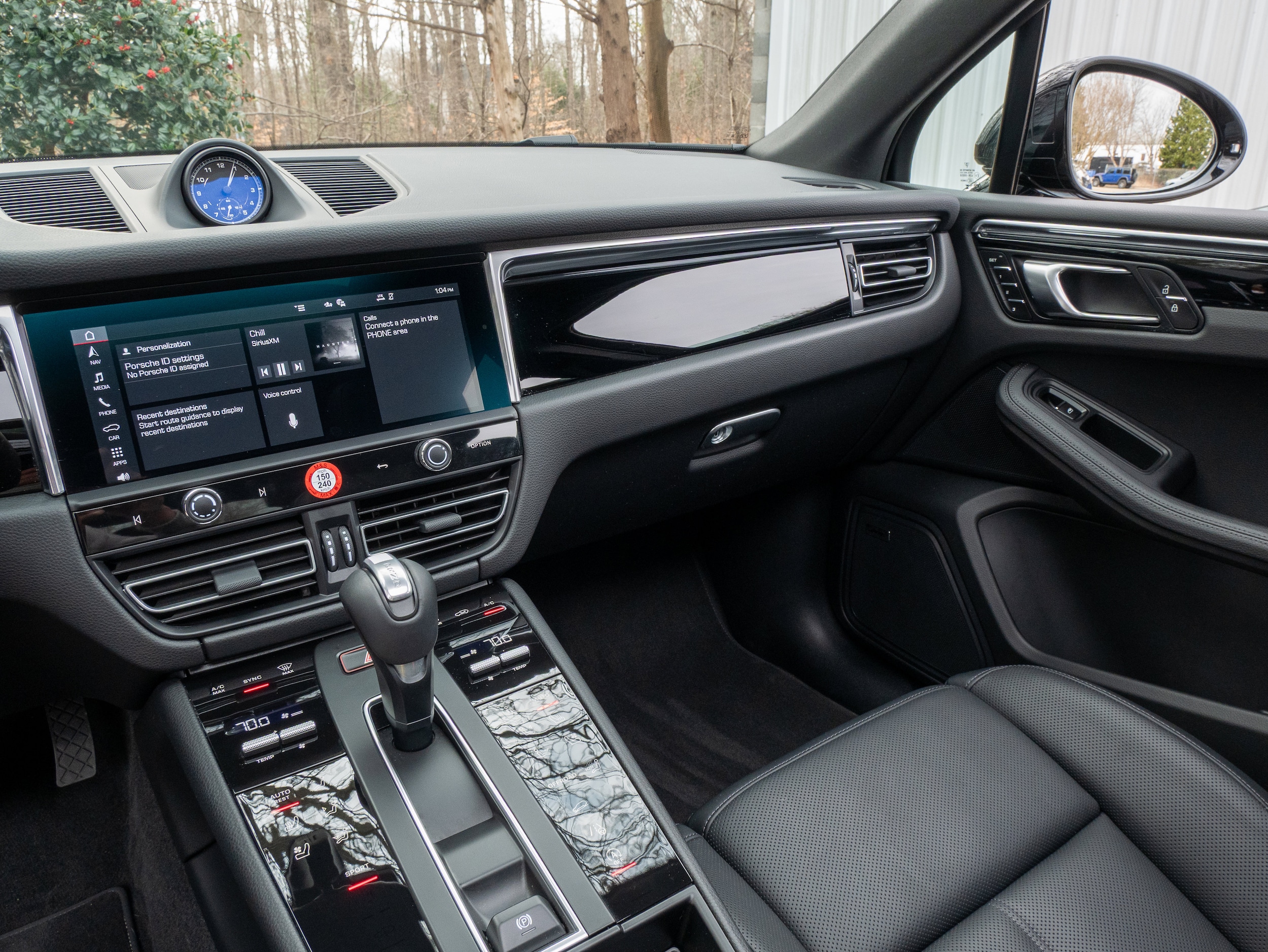 2025 Porsche Macan - Photo 21