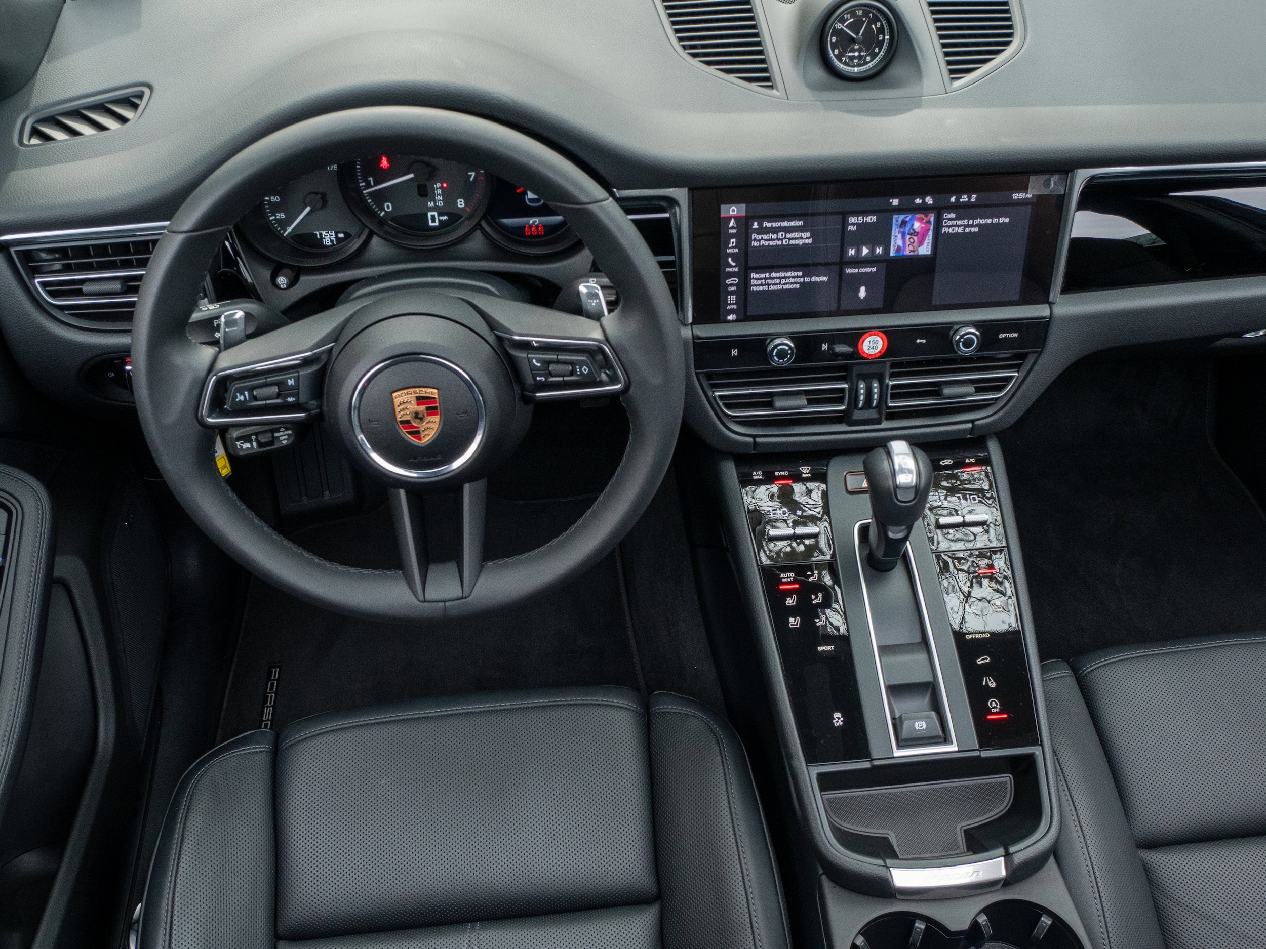 2025 Porsche Macan - Photo 30