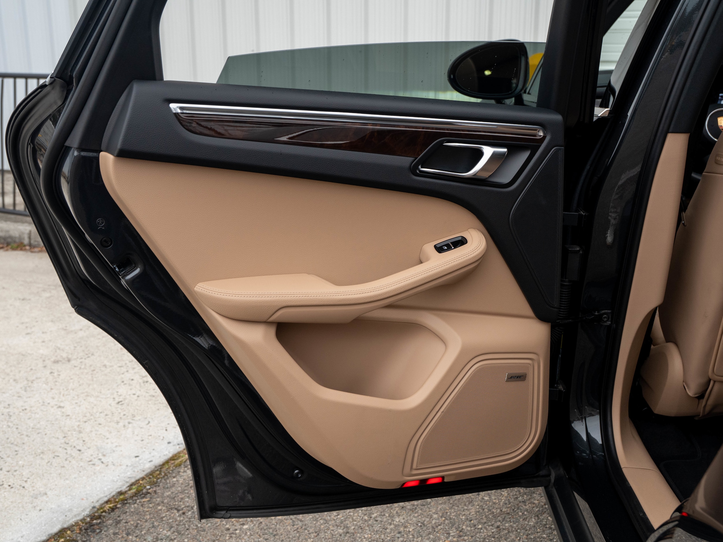 2025 Porsche Macan - Photo 33